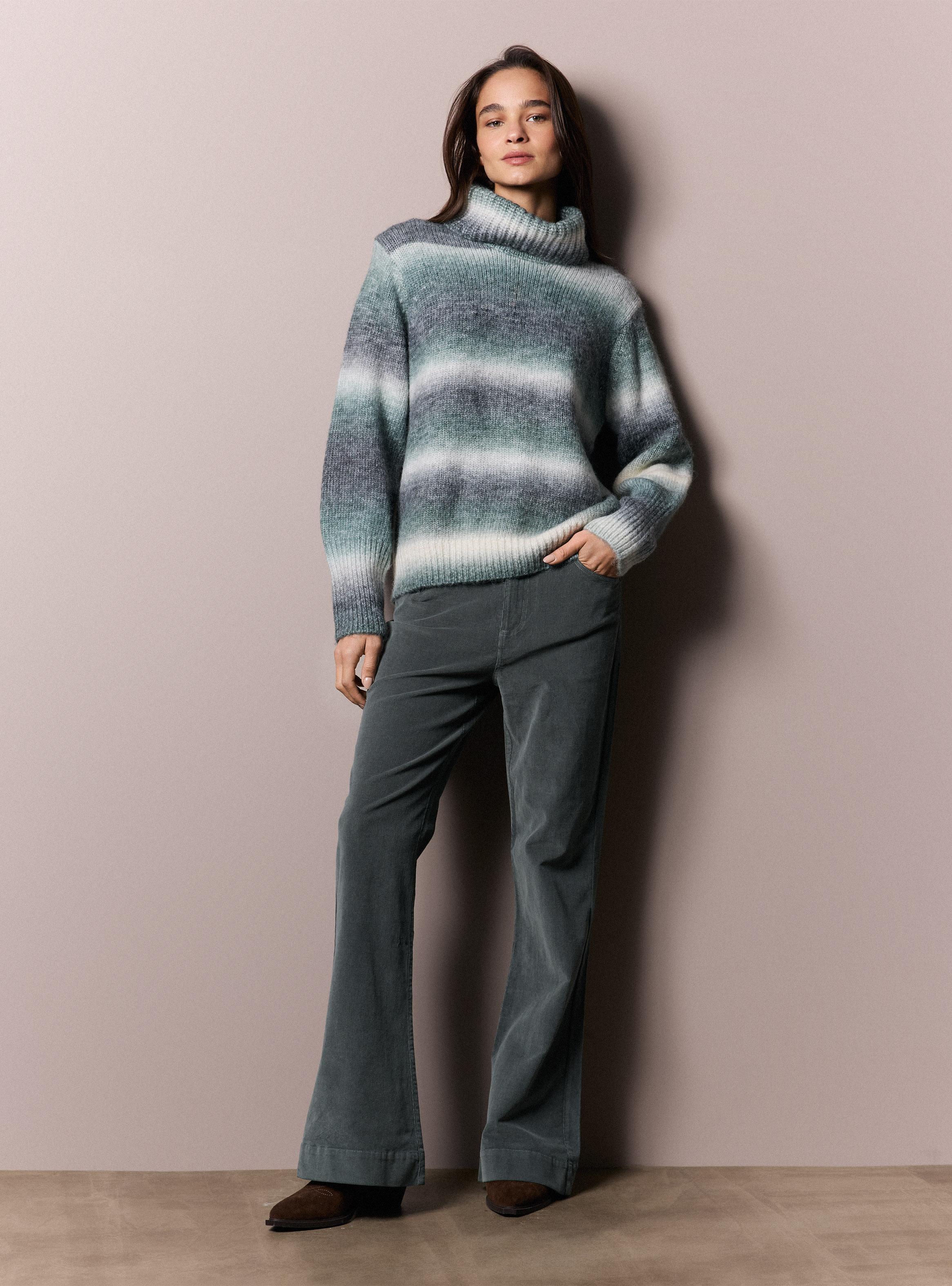 Sweater Cuello Beatle y Diseño Degradado-4