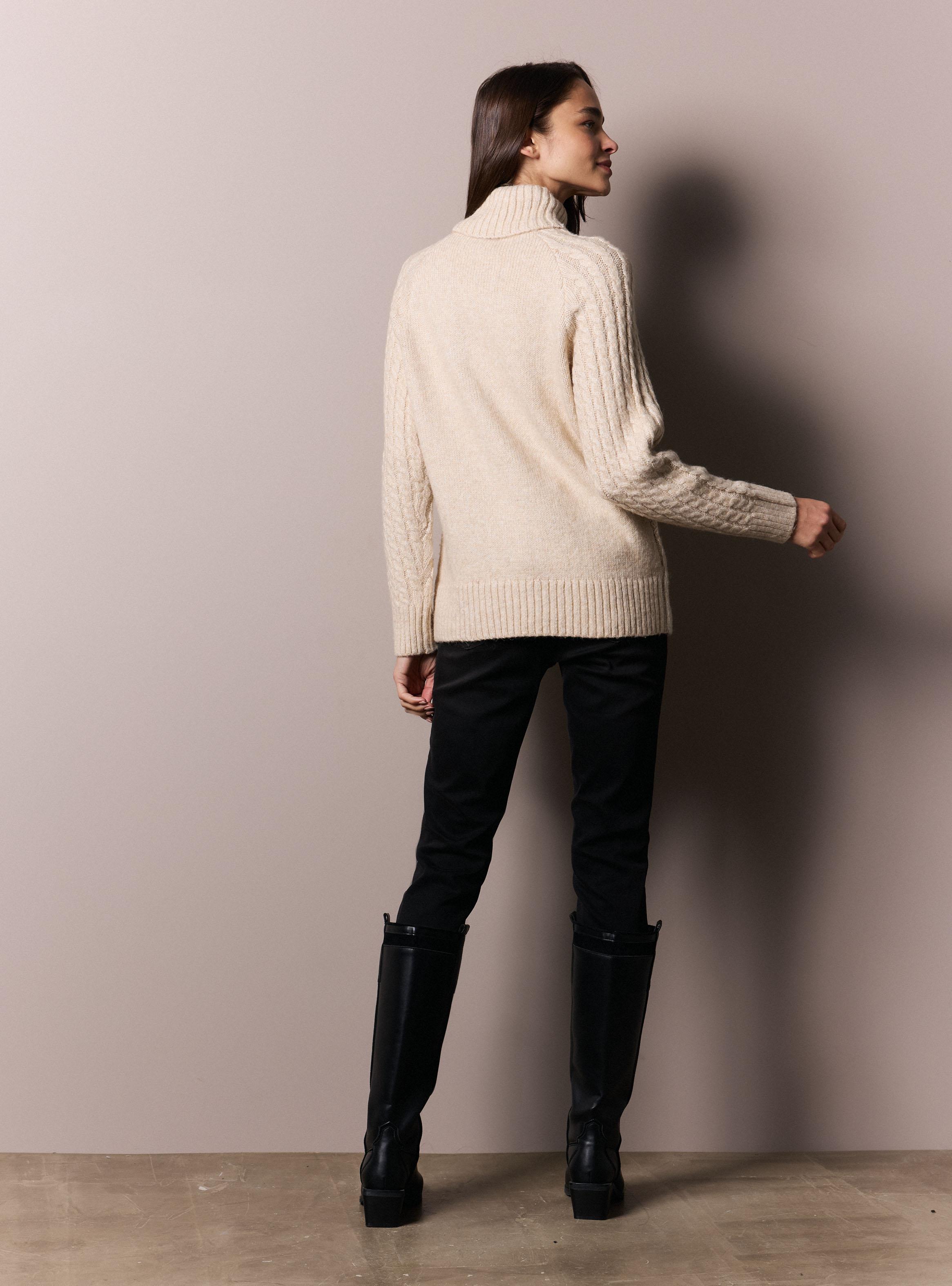 Sweater Tejido Jaspeado con Trenzas-5