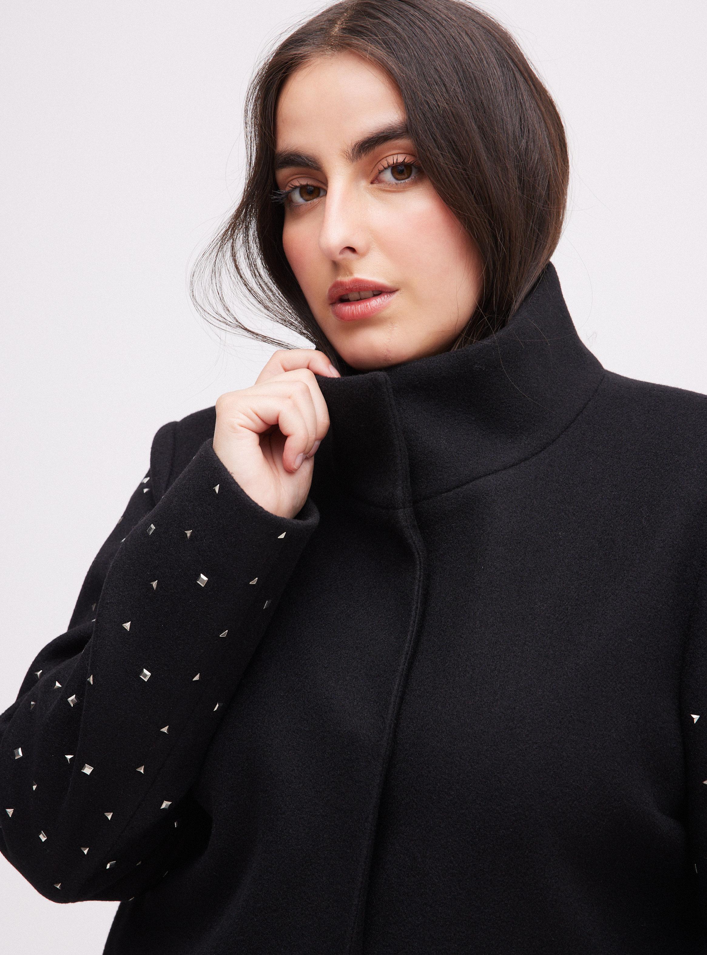 Abrigo de Paño con Tachas en las Mangas-2