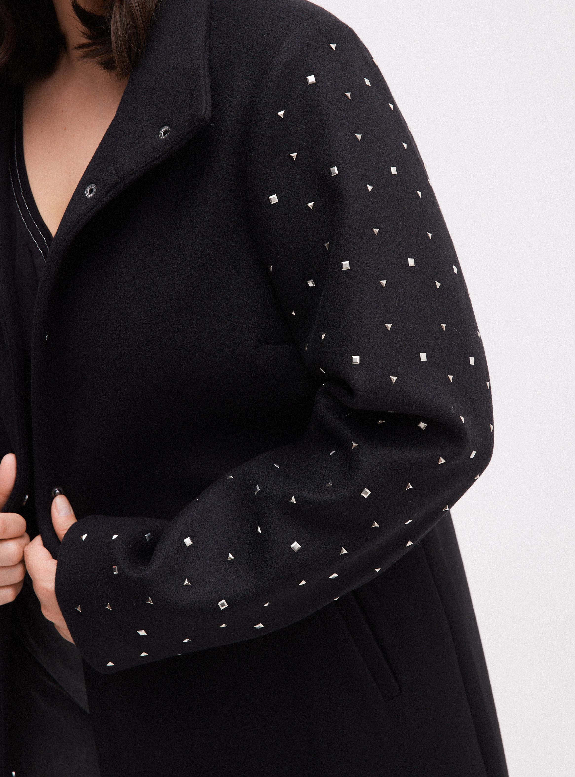 Abrigo de Paño con Tachas en las Mangas-3