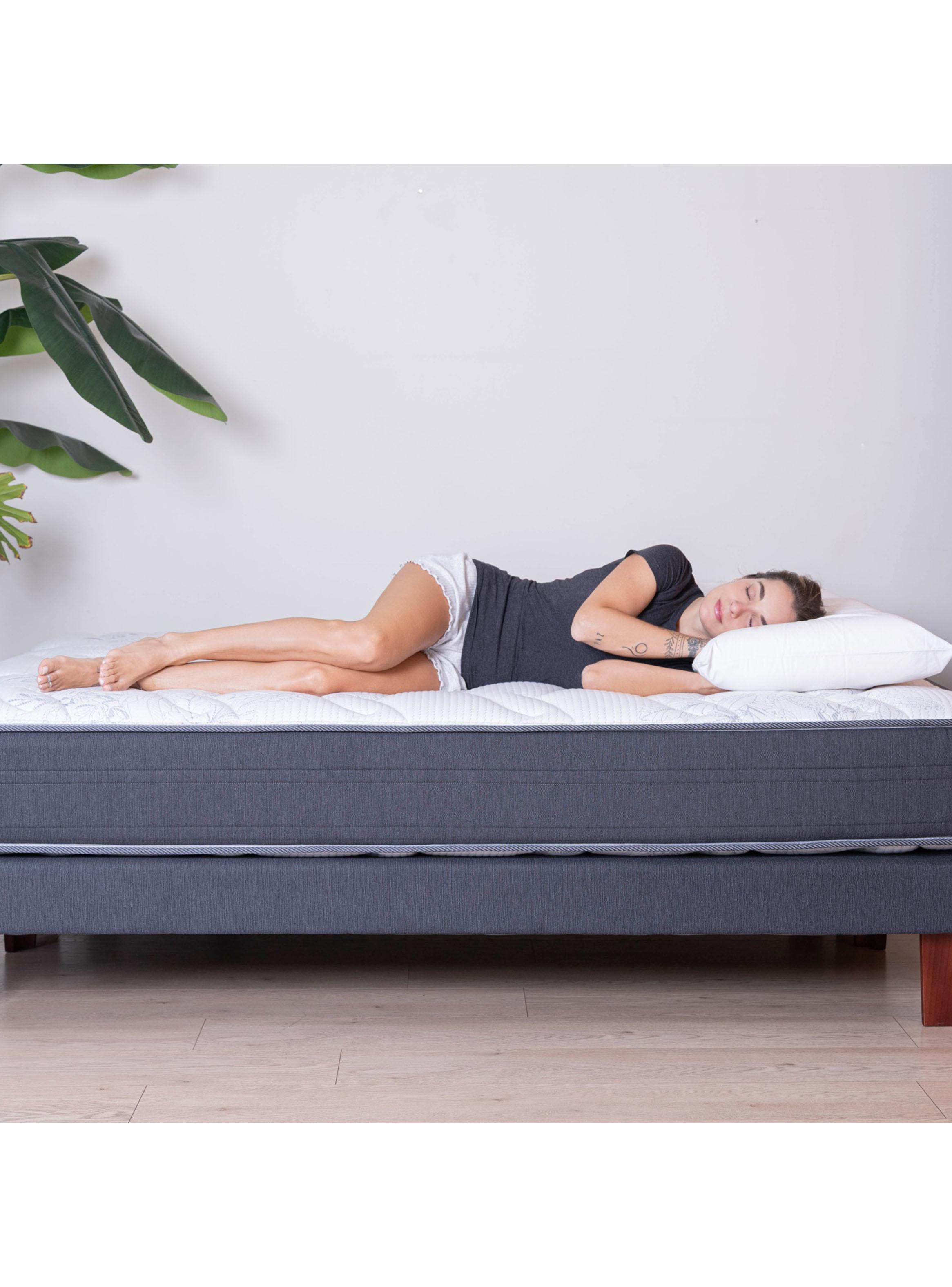 Cama Europea Europedic Dual King Base Dividida + Respaldo Royal Gris + Velador Atenas-4