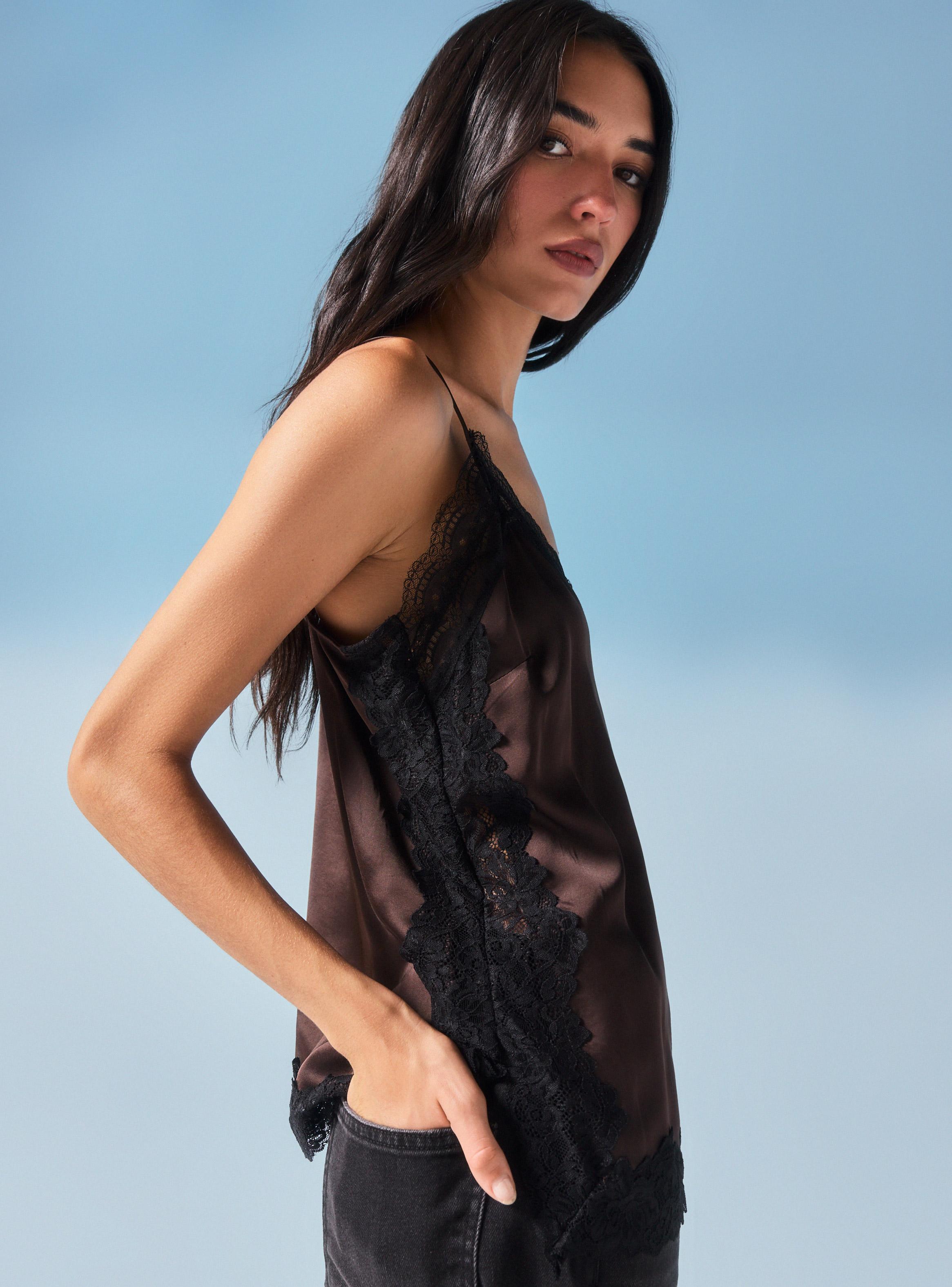 Polera Satín con Aplicación Encaje-3