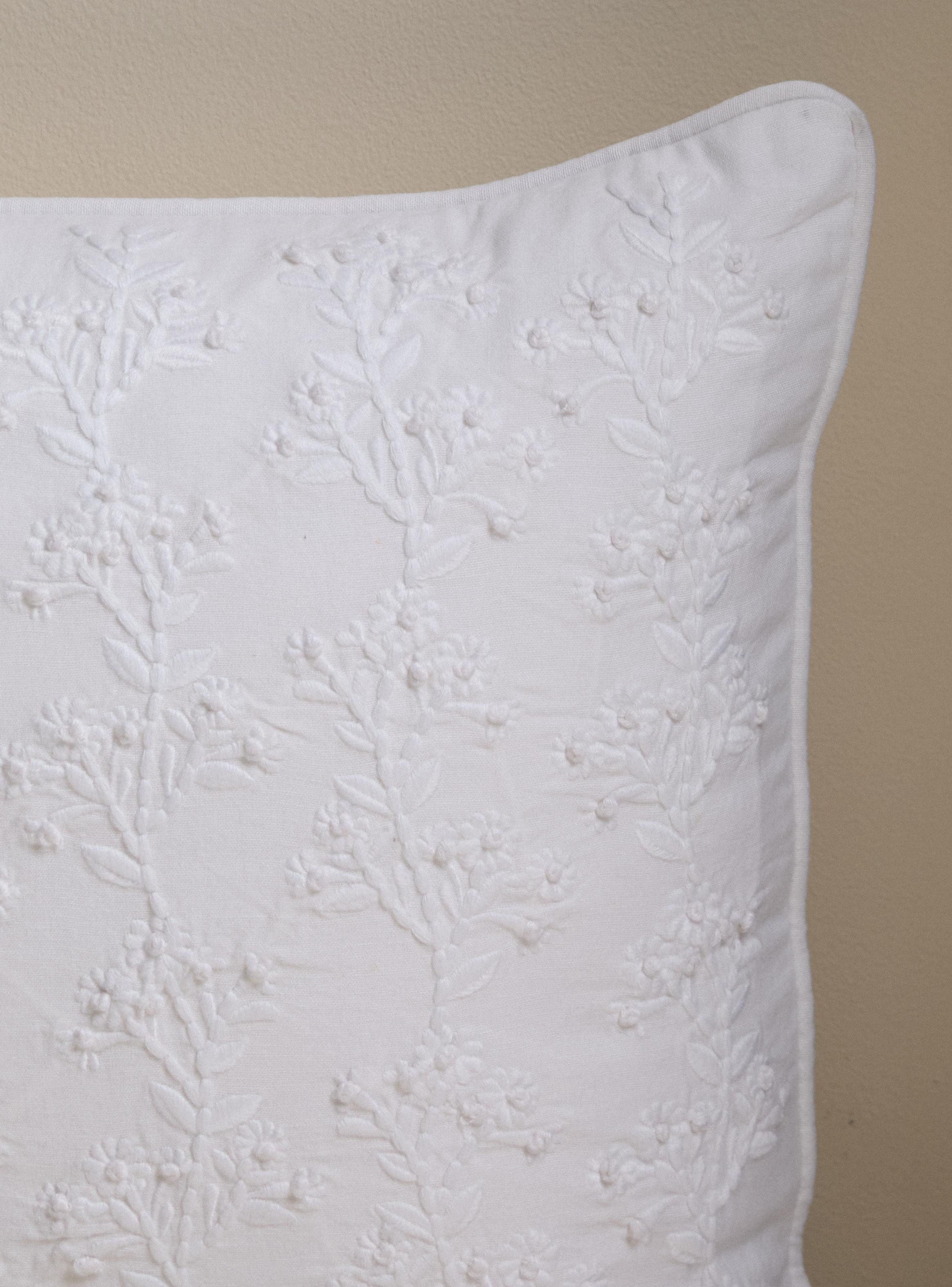 Cojín Flor Bordado 45x45 cm-2