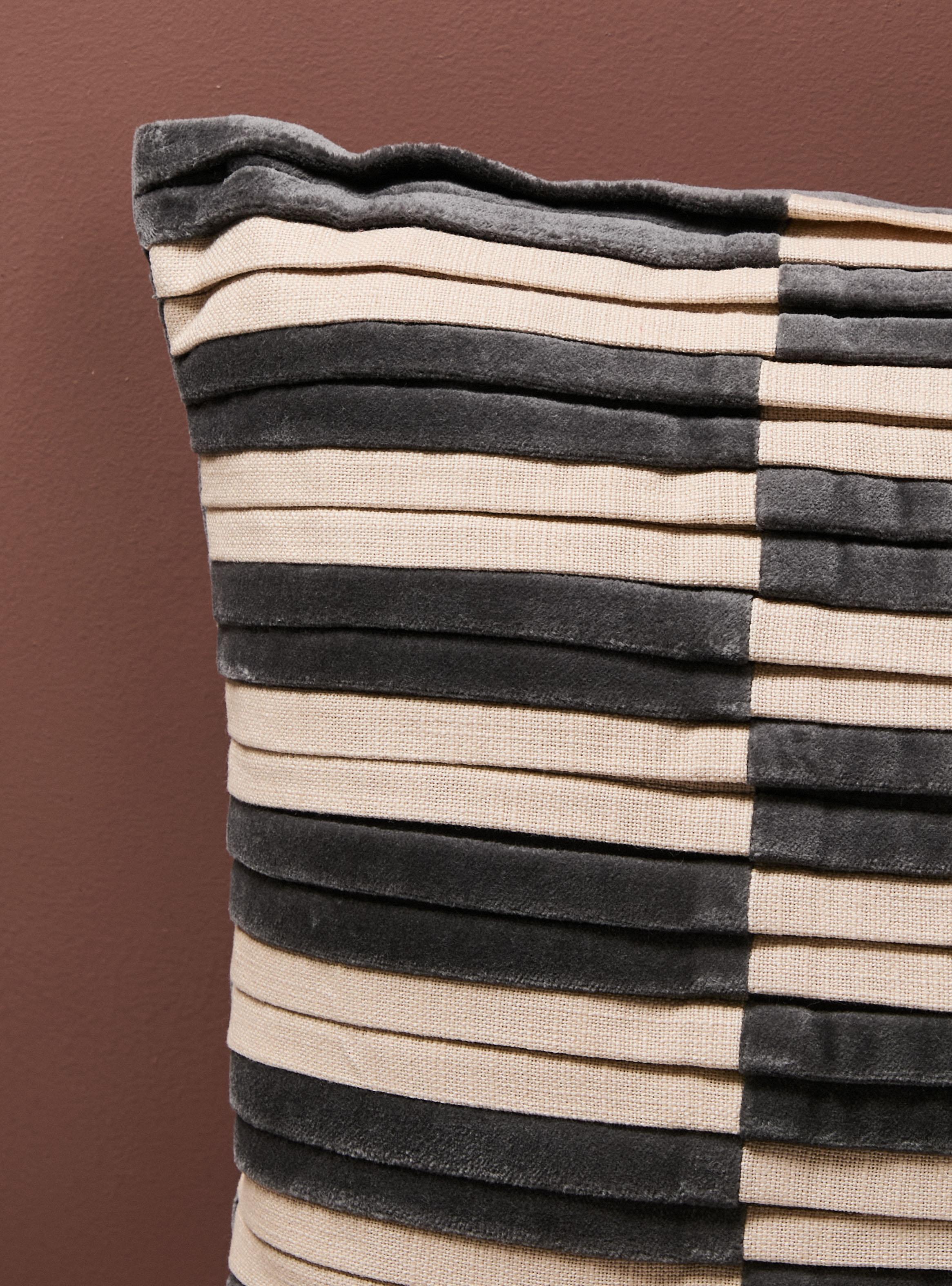 Cojín Bicolor Pestaña 35x45 cm-2