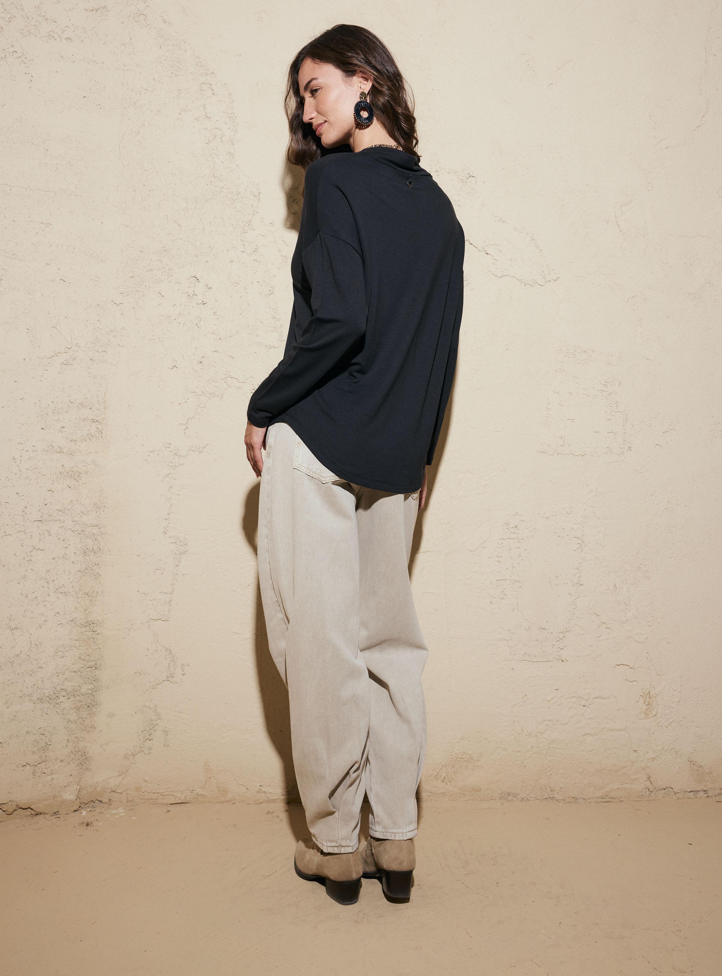 Polera Detalle en Cuello Caído-5