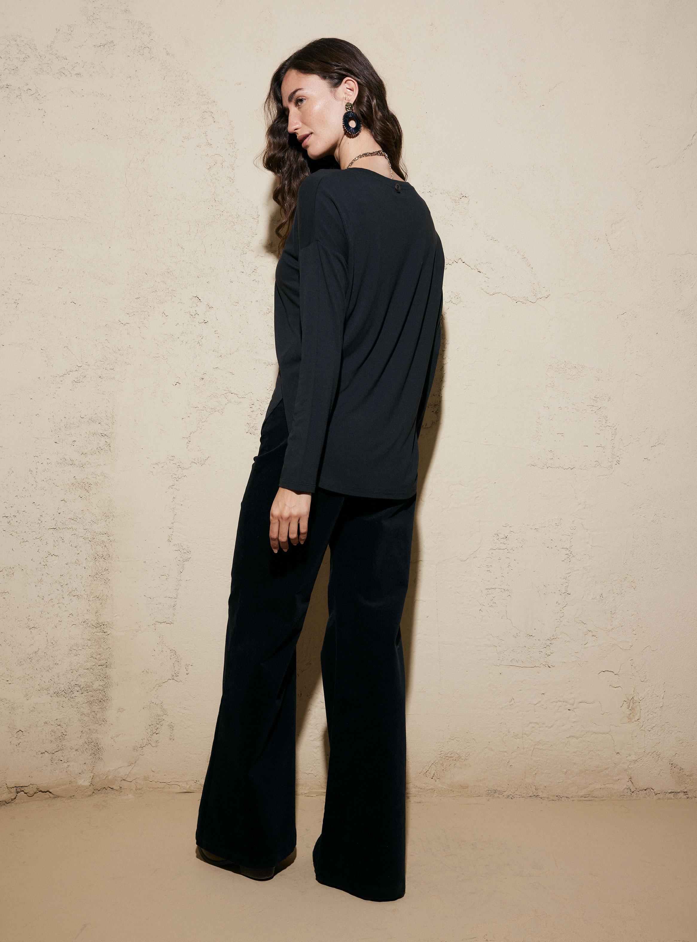 Polera Pespunte en Terminaciones con Apertura en Costados-5