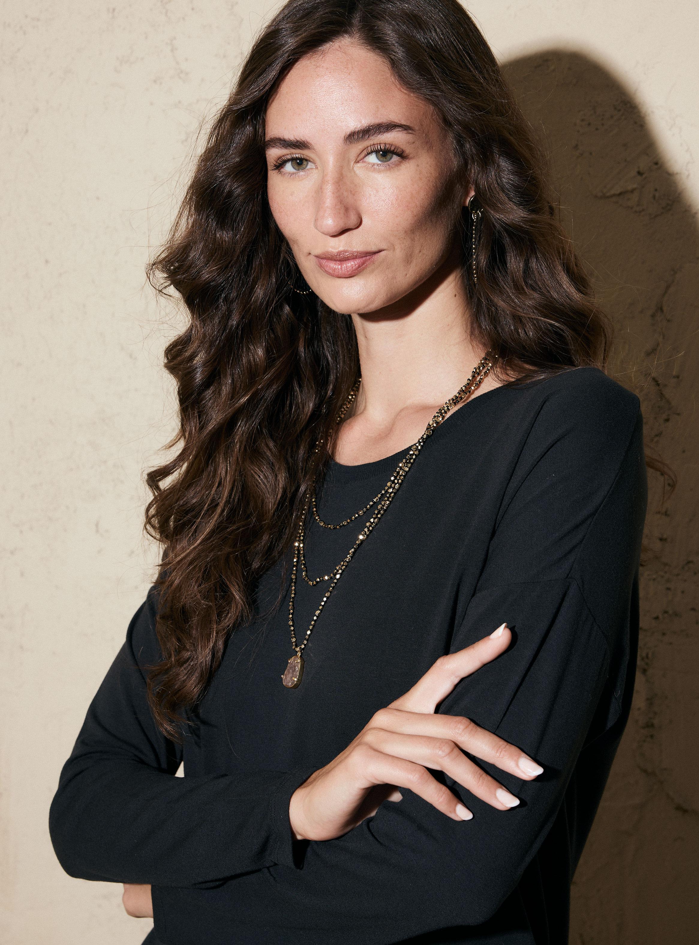 Polera Pespunte en Terminaciones con Apertura en Costados-2