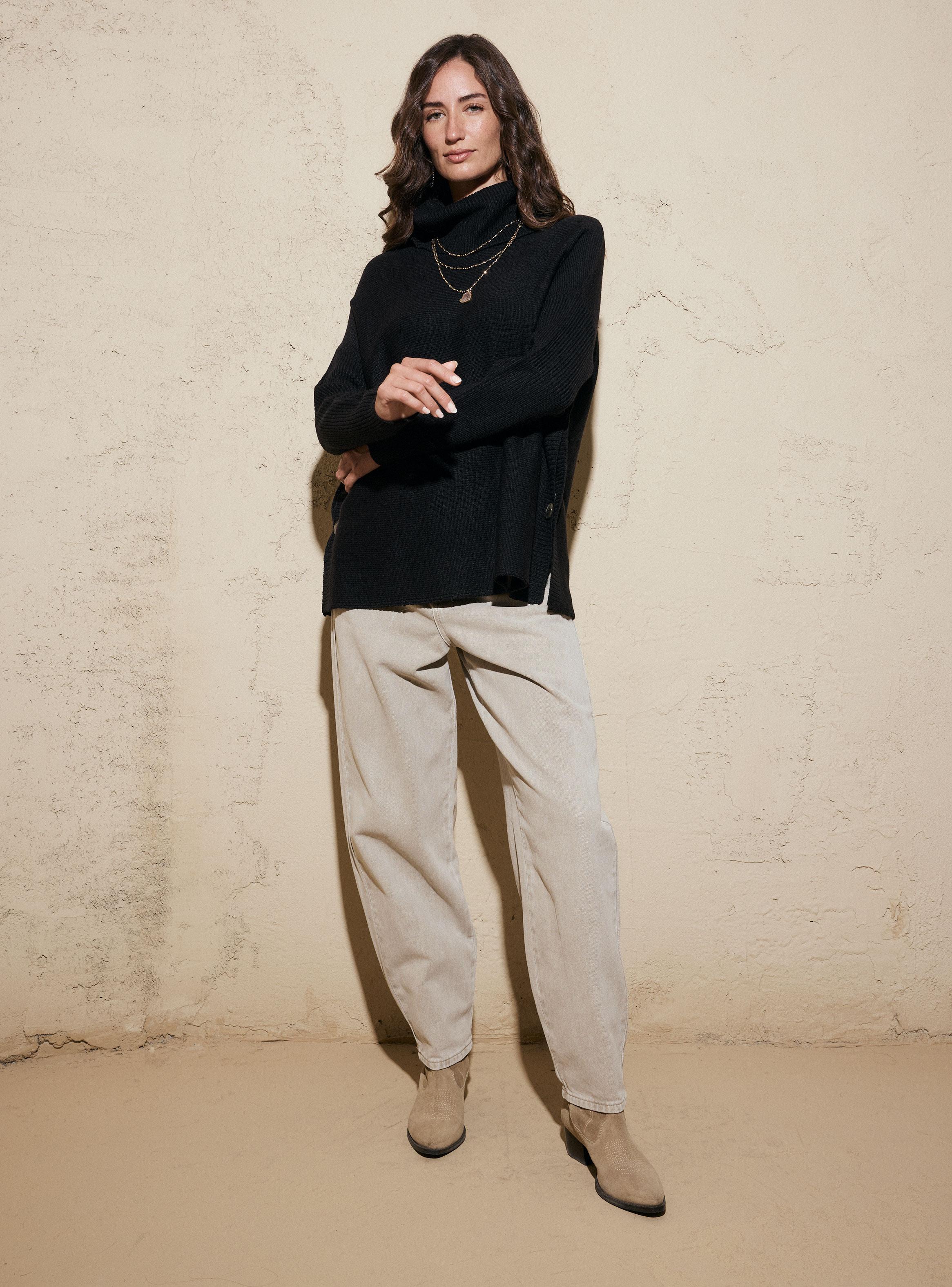 Sweater Poncho con Botones en Costados-4