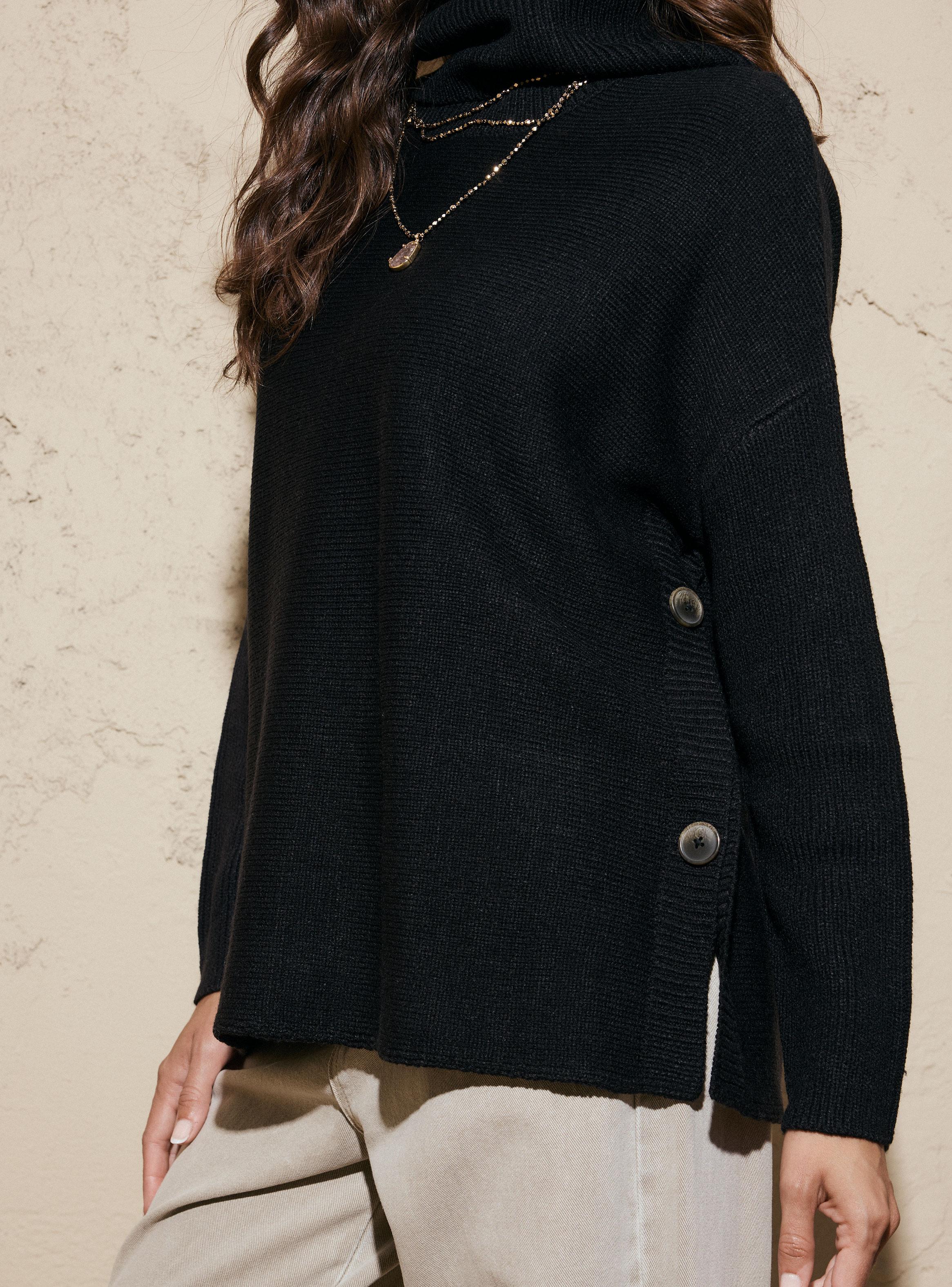 Sweater Poncho con Botones en Costados-3