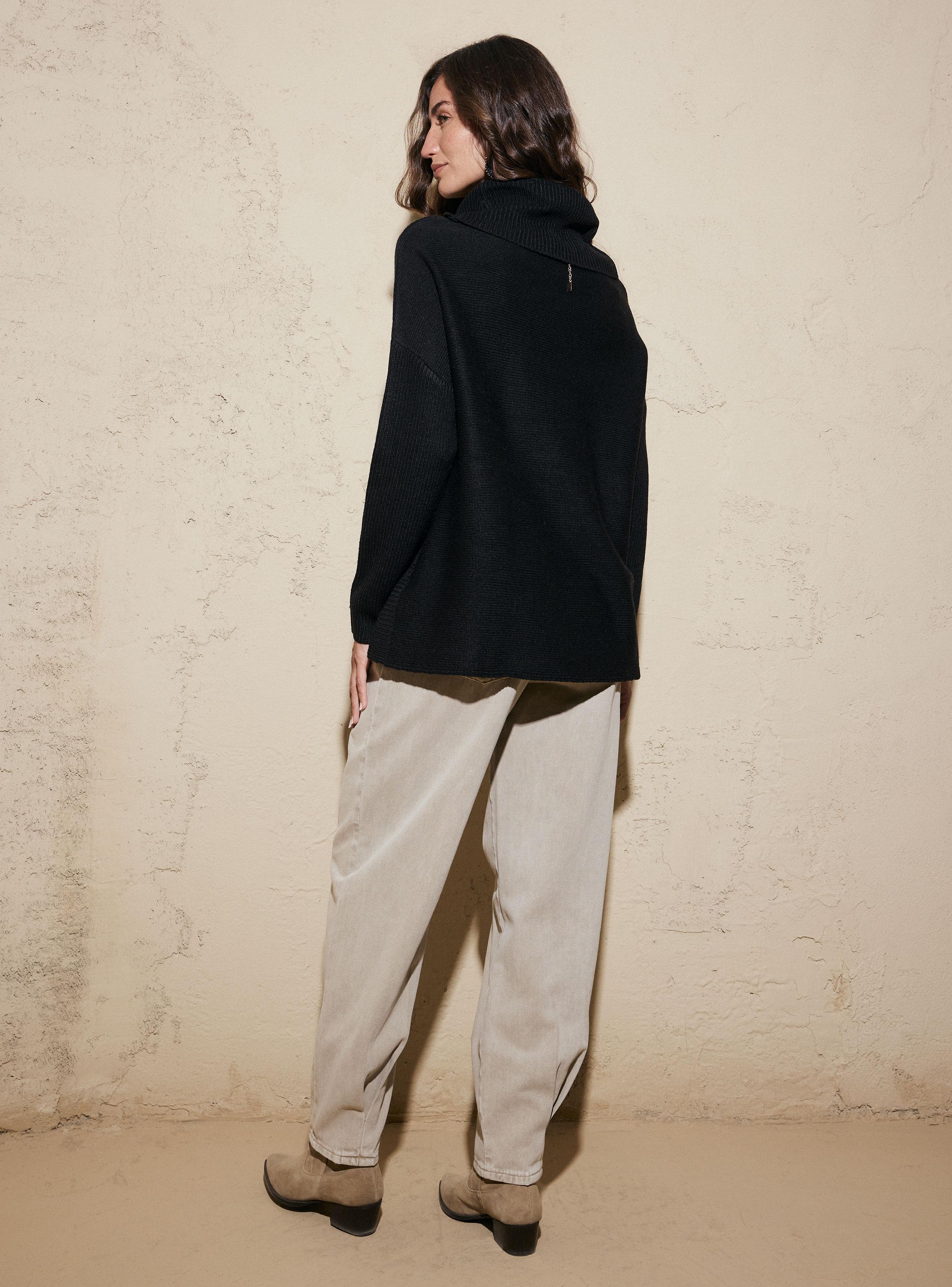 Sweater Poncho con Botones en Costados-5