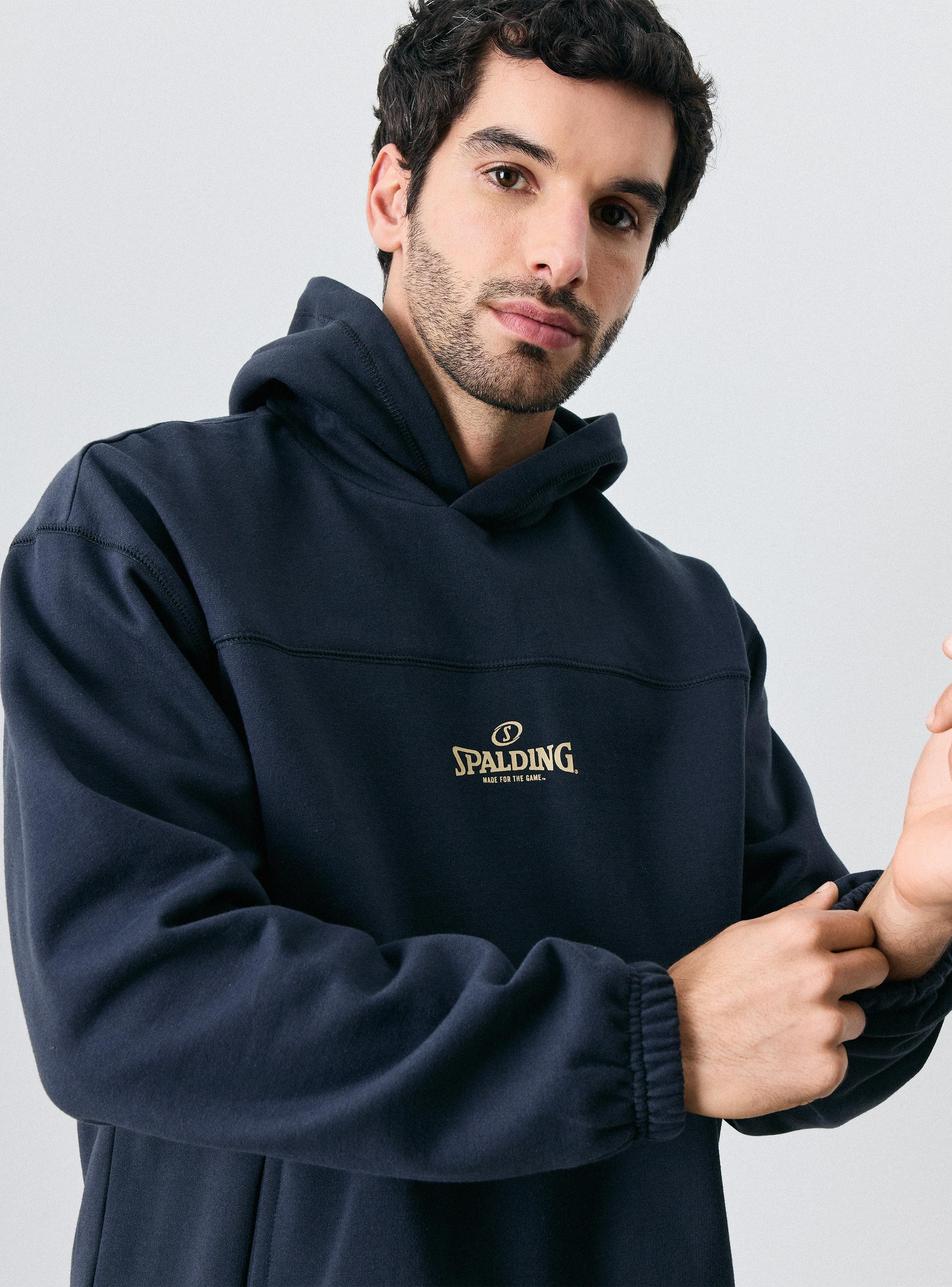 Polerón Hoodie con Bolsillos y Mini Estampado Ajustable-2