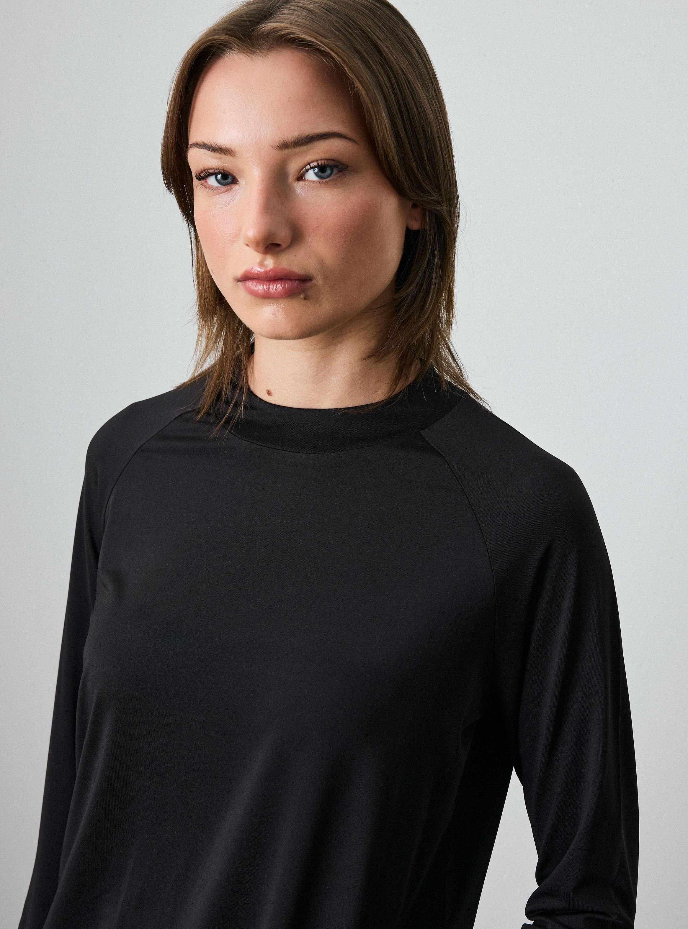 Polera Manga Larga Color Liso Tela Liviana-2