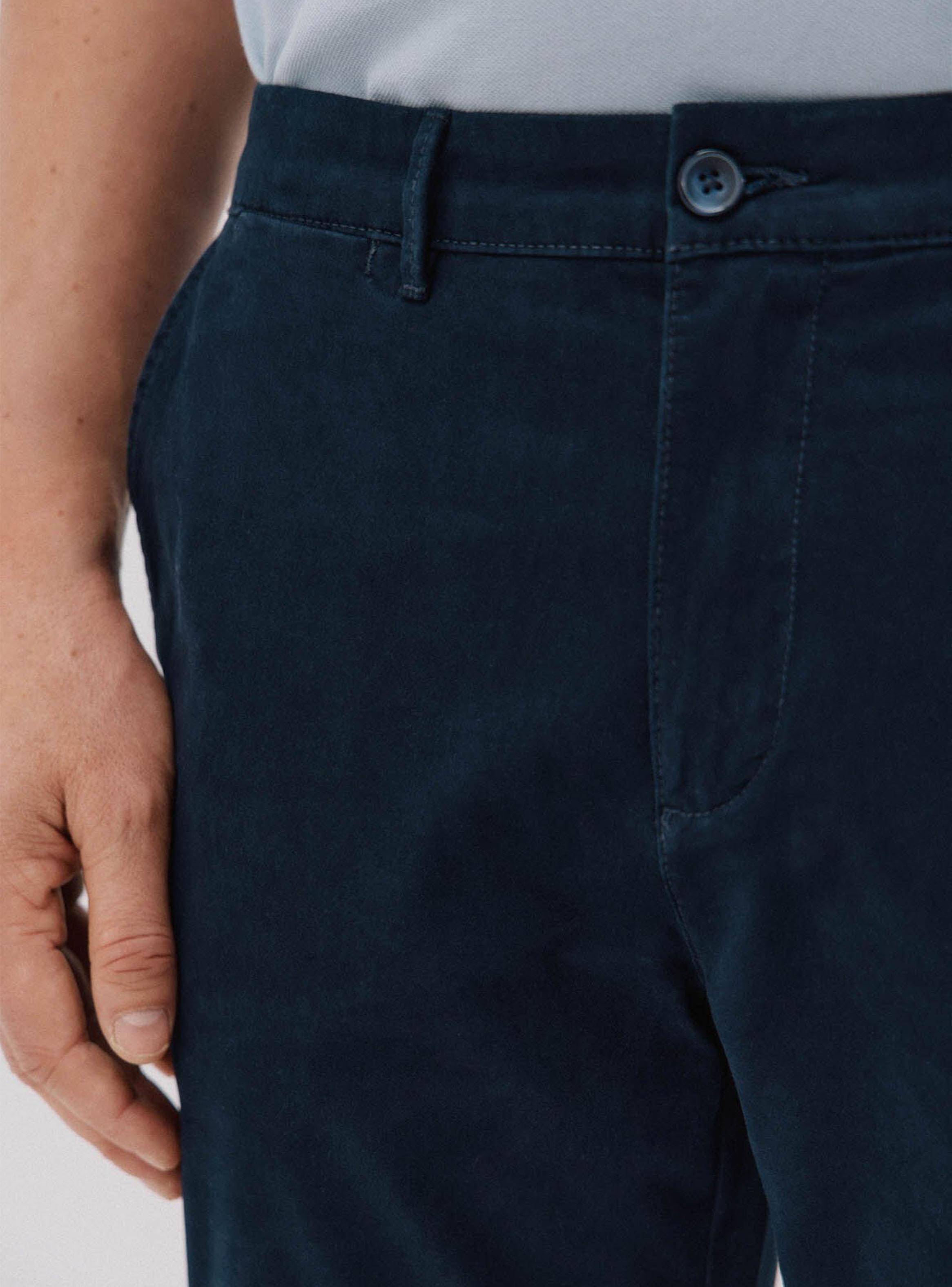 Pantalón Regular Corte Chino-2