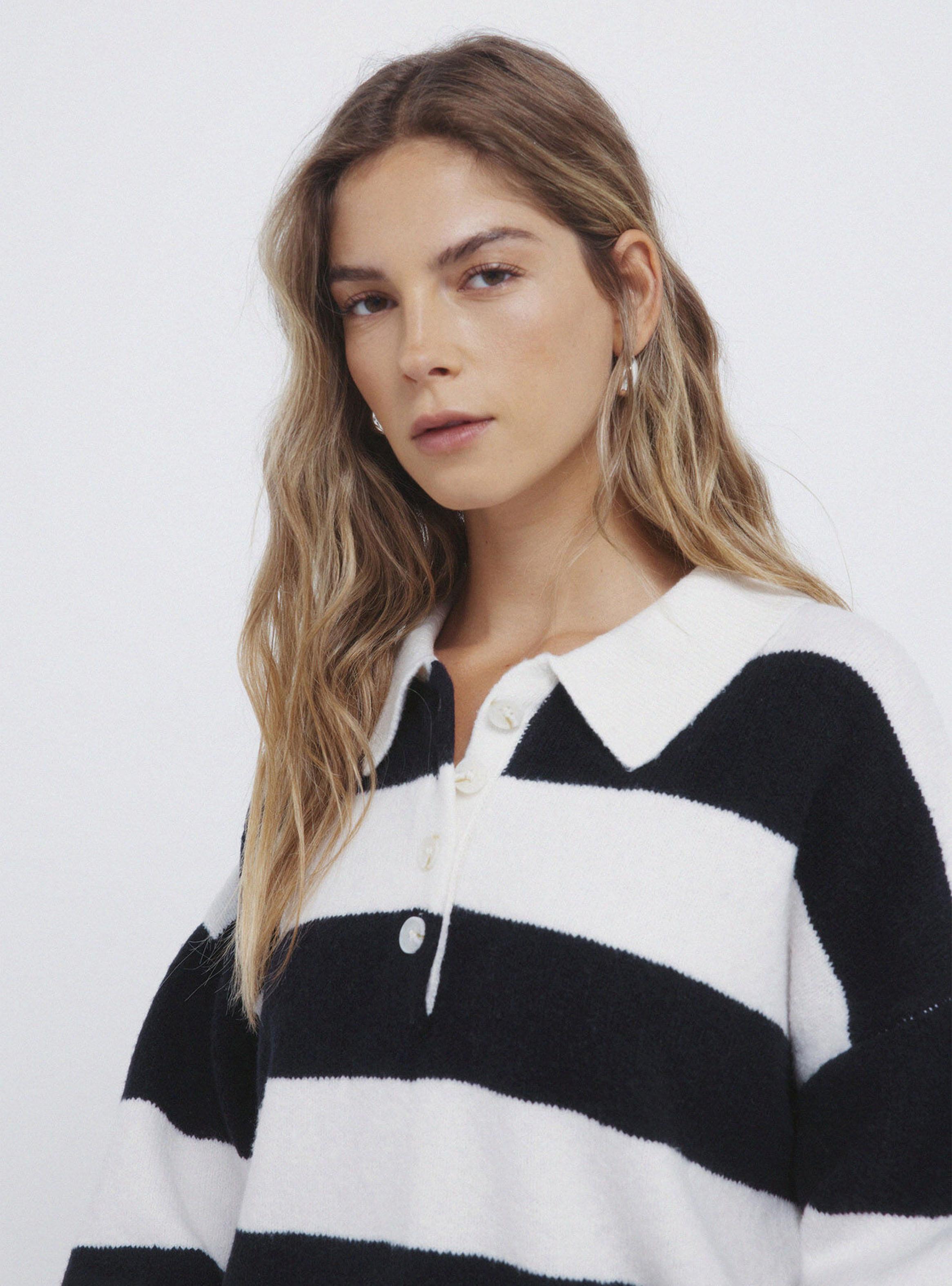 Sweater Rayas Cuello Camisero Bordado-3