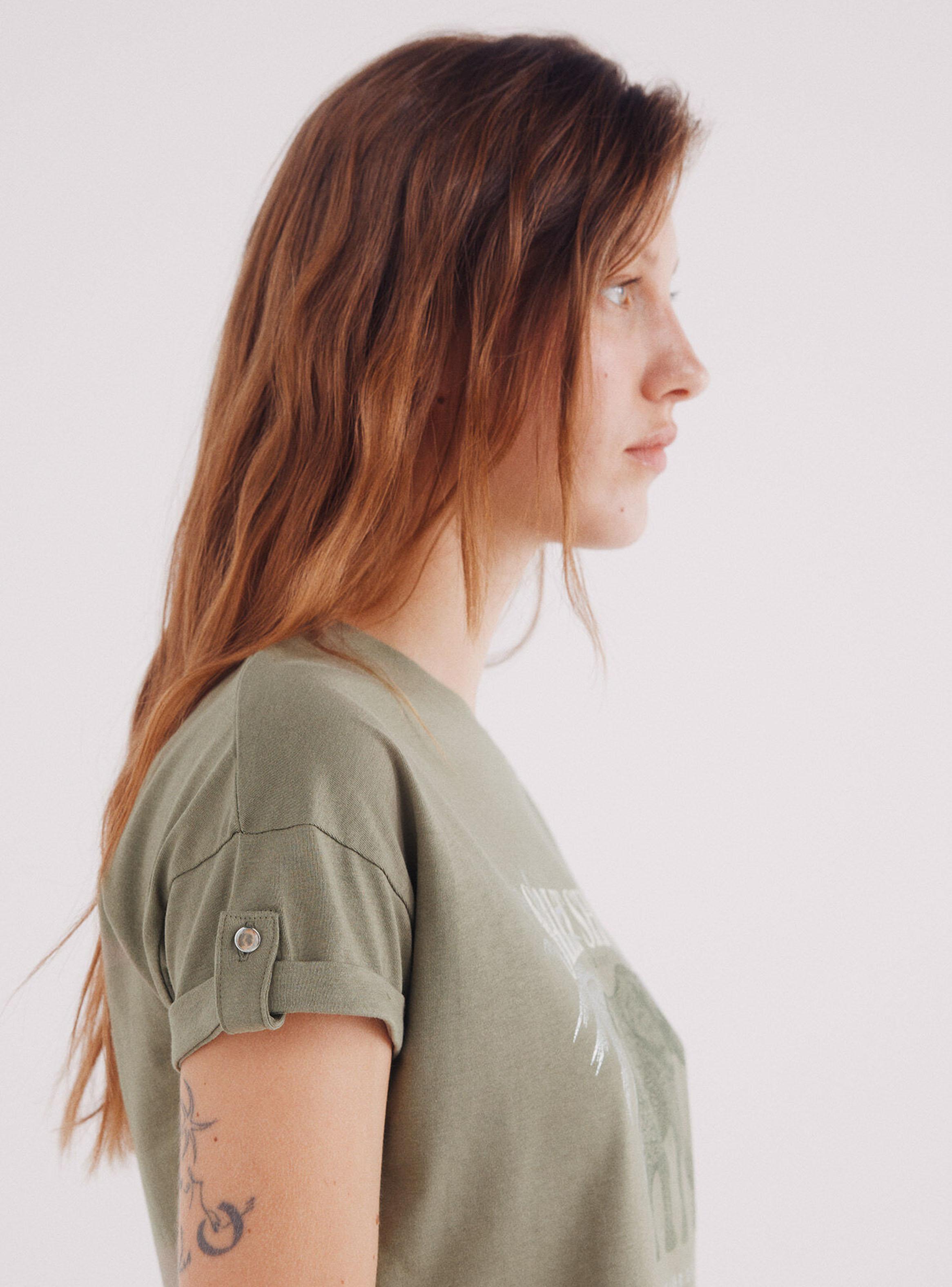 Polera Gráfica Manga Botón-3