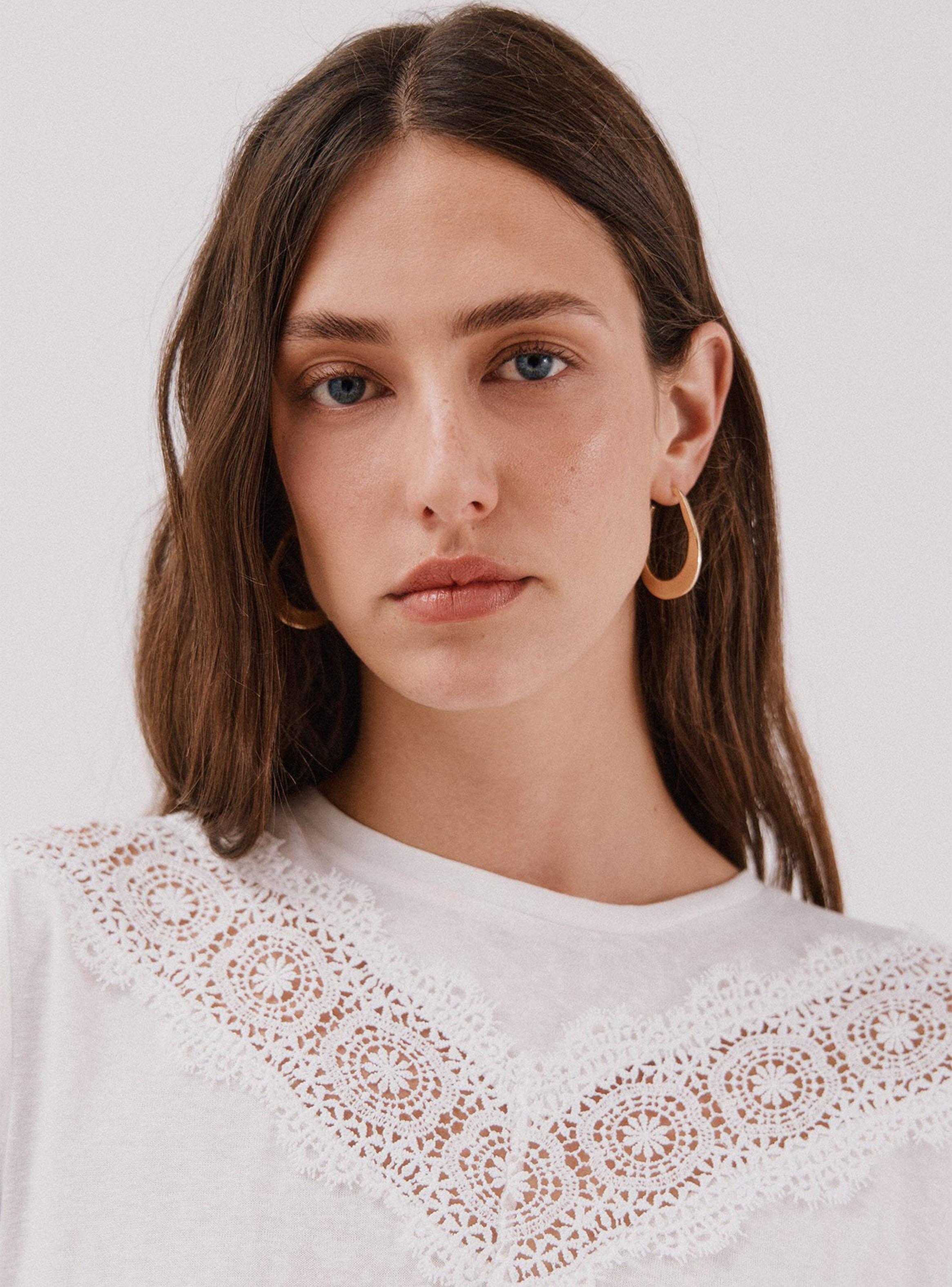 Polera Detalle Encaje Floral-3