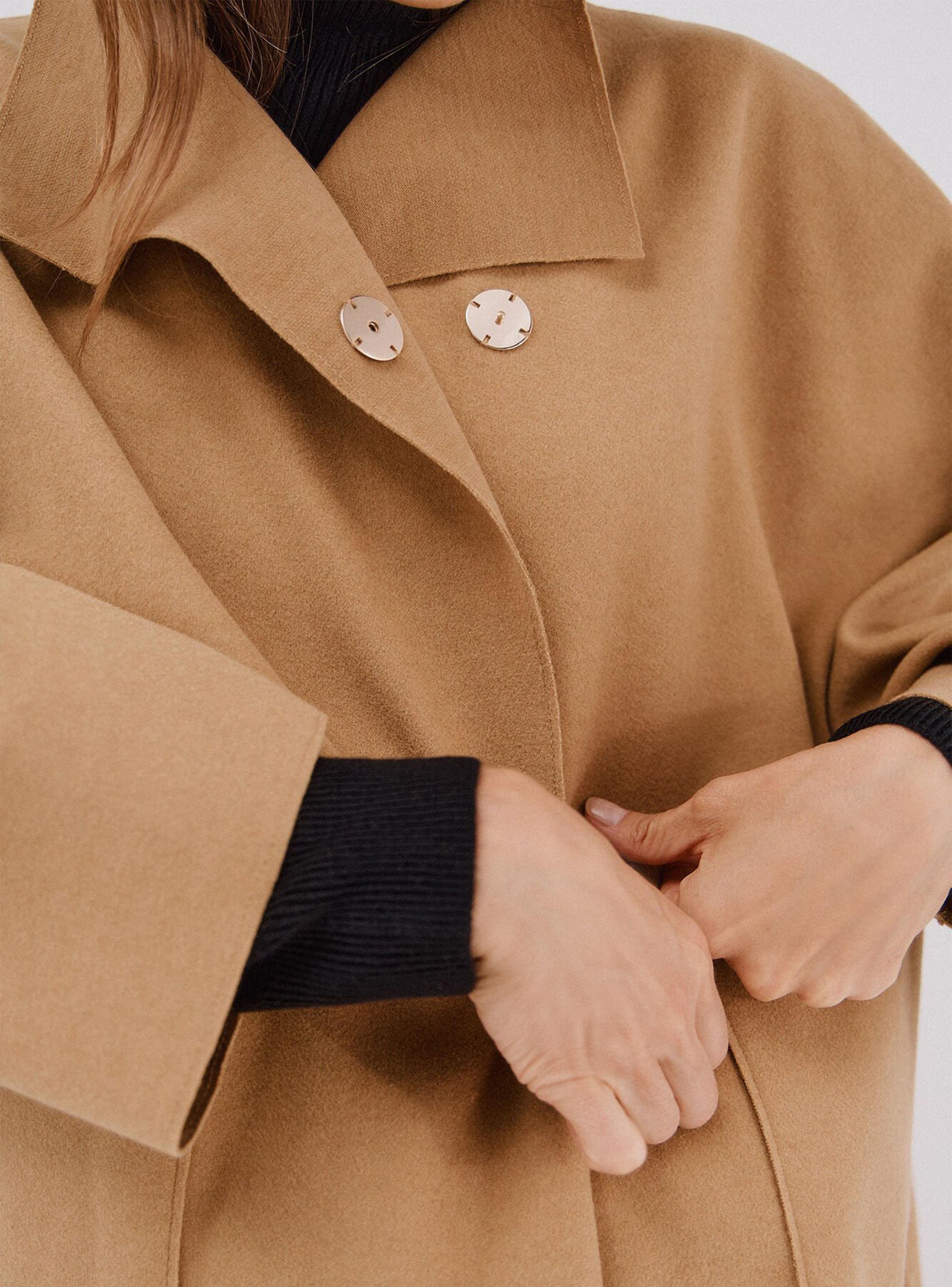 Abrigo Capa con Tejido Ligero-3