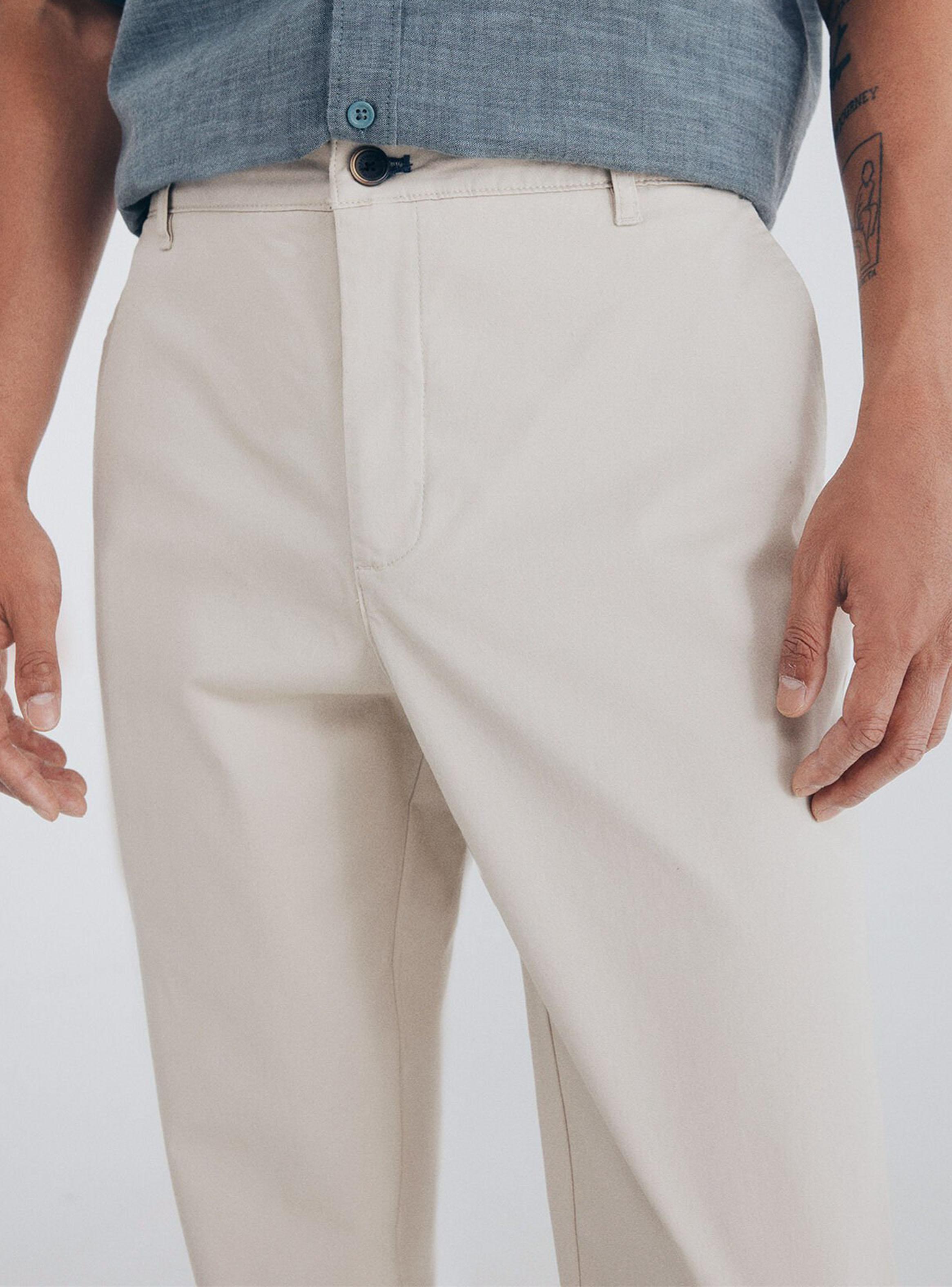 Pantalón Chino Ligero Comfort Slim Fit-3