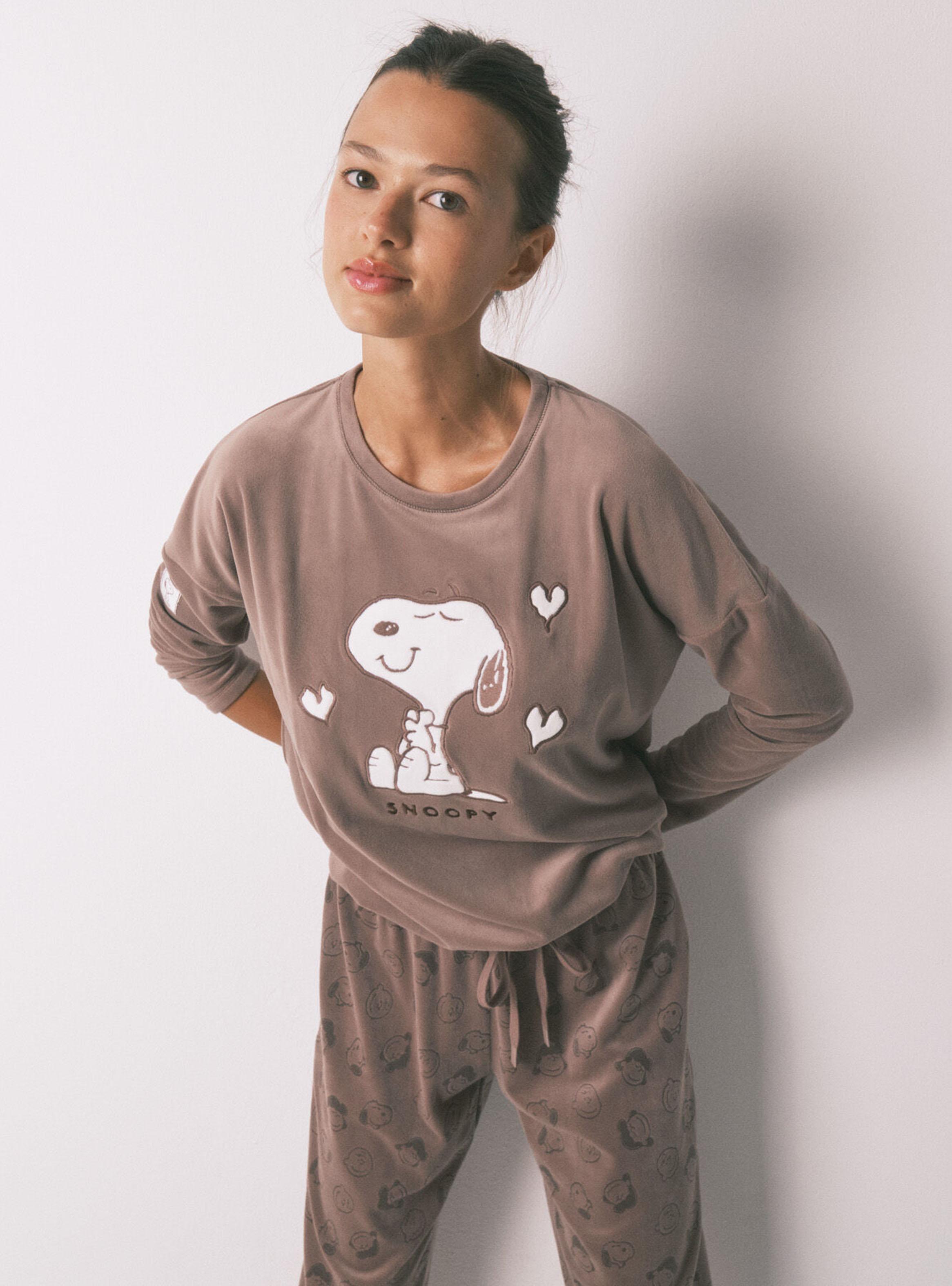 Pijama Largo Terciopelo Elástico Marrón Snoopy-2