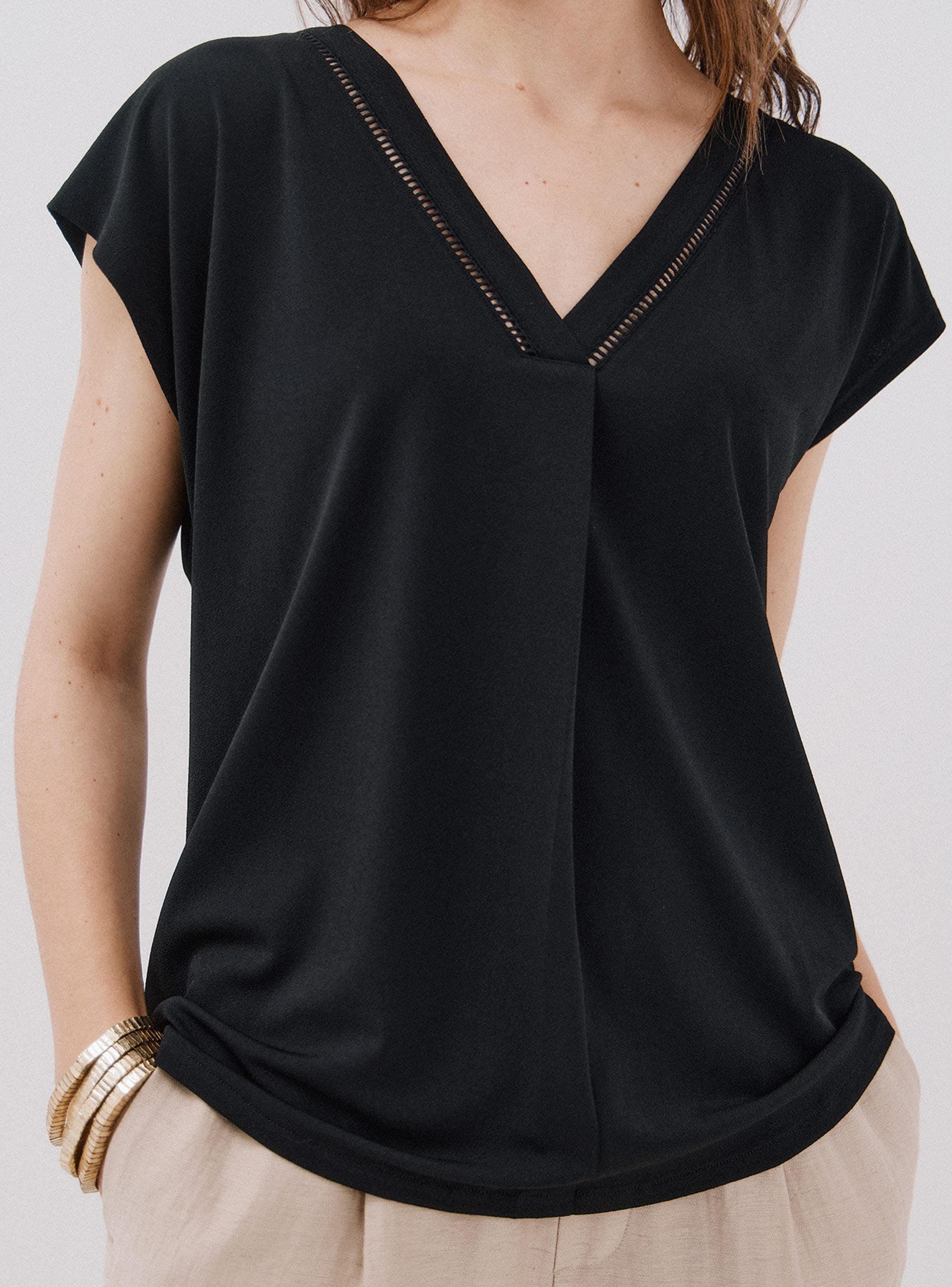 Polera con Detalle Puntilla-2