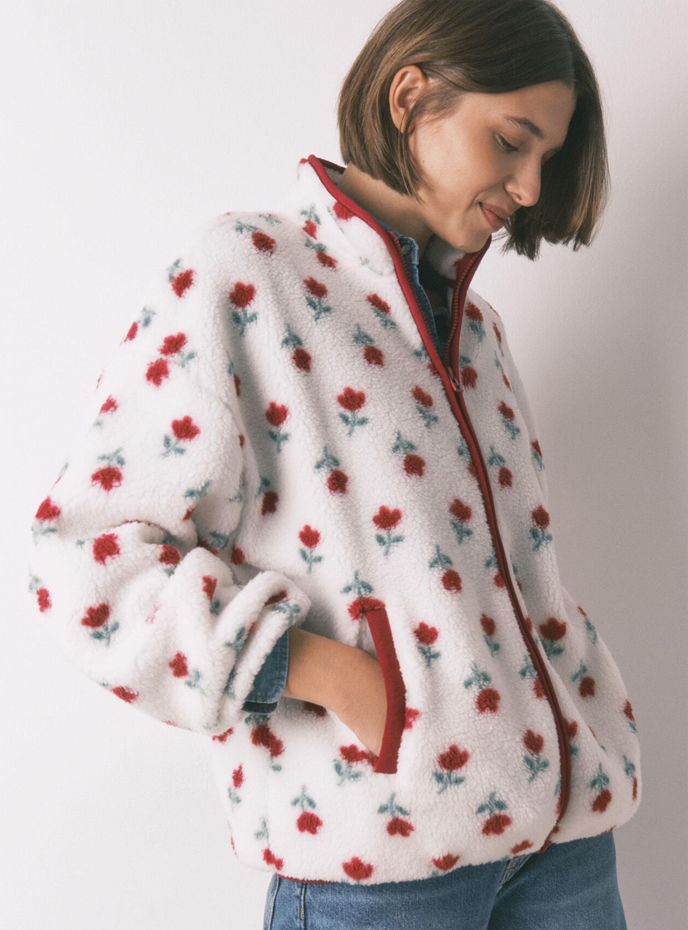 Bata Corta Tejido Borreguito Blanco Flores-2