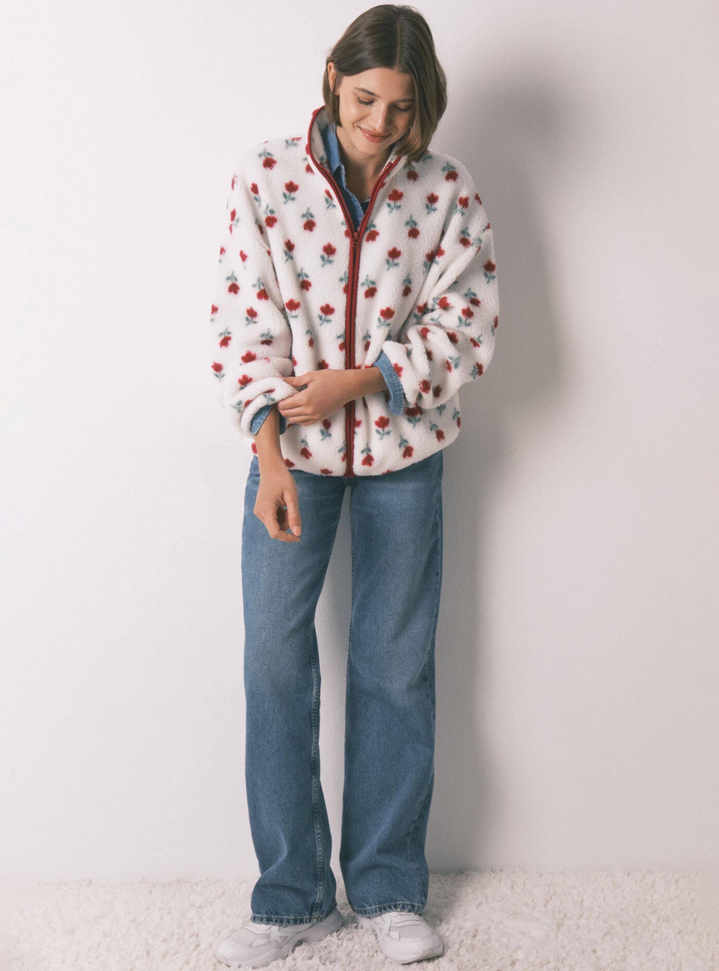 Bata Corta Tejido Borreguito Blanco Flores-5