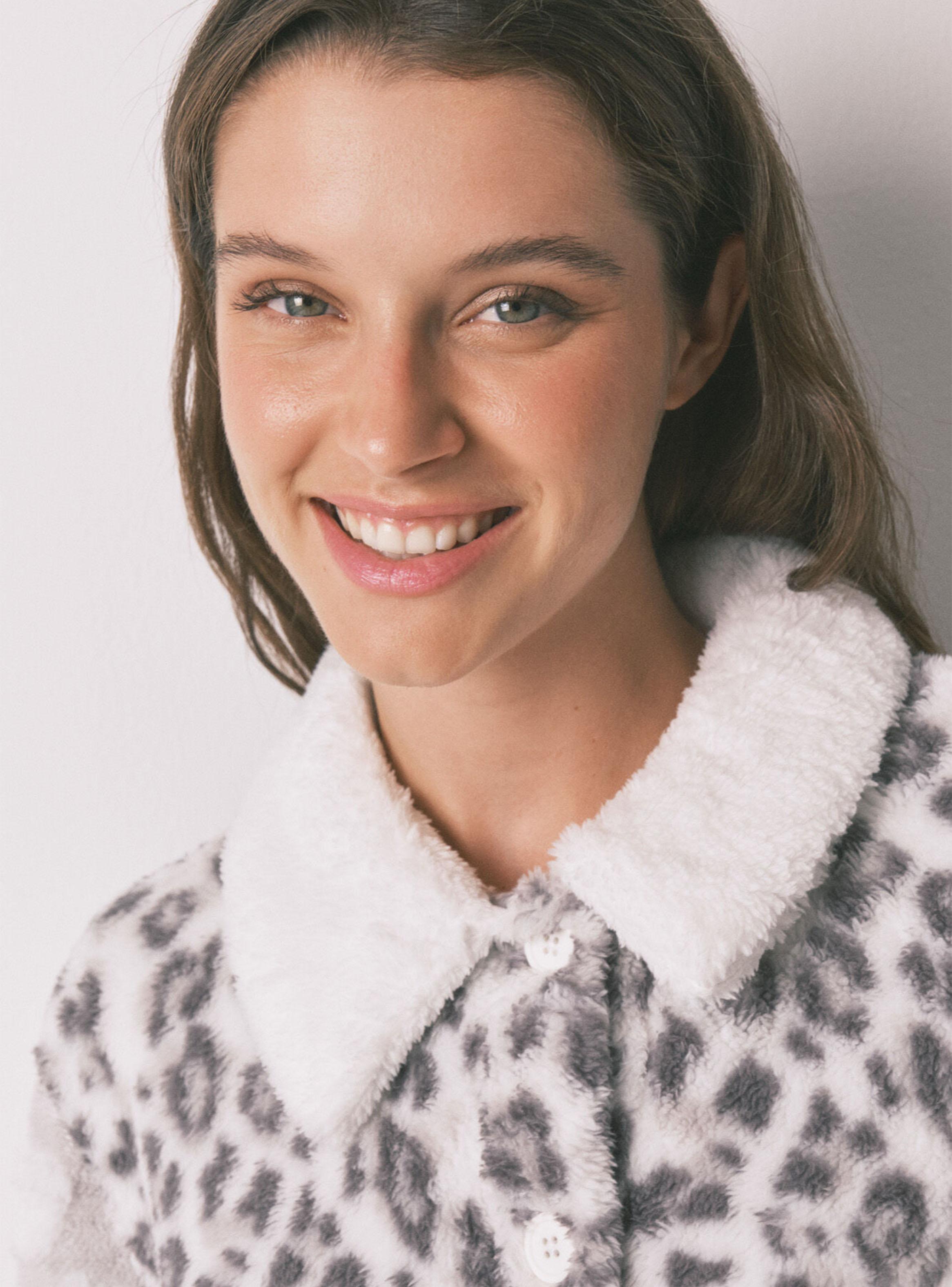 Bata Corta Borrego Animal Print Tricolor-3