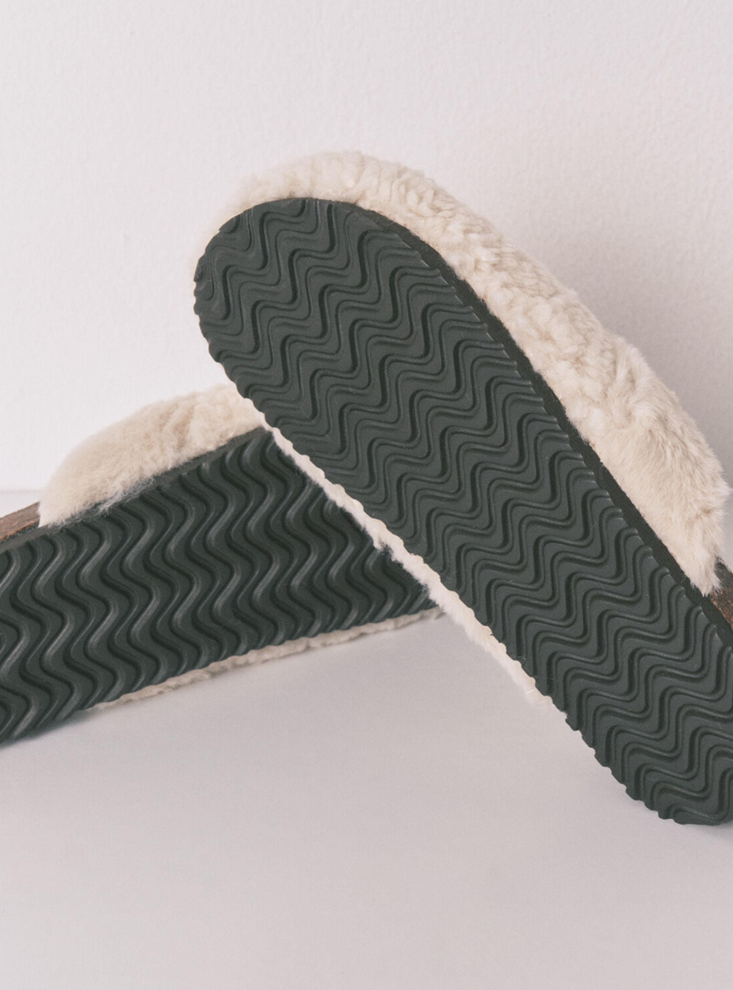 Pantufla Tipo Zueco Borreguito-3