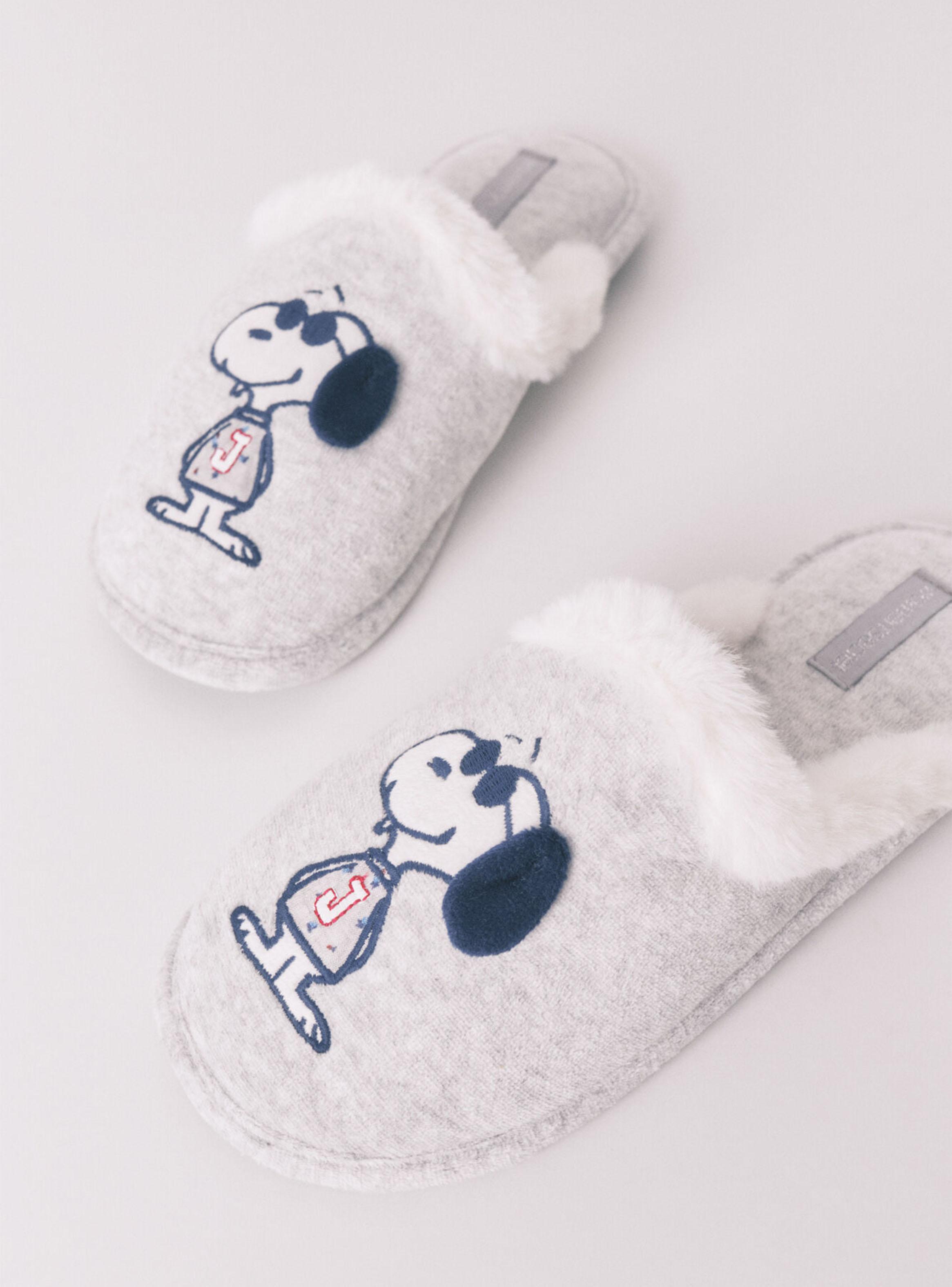 Pantuflas Casa Snoopy Gris Oscuro-3