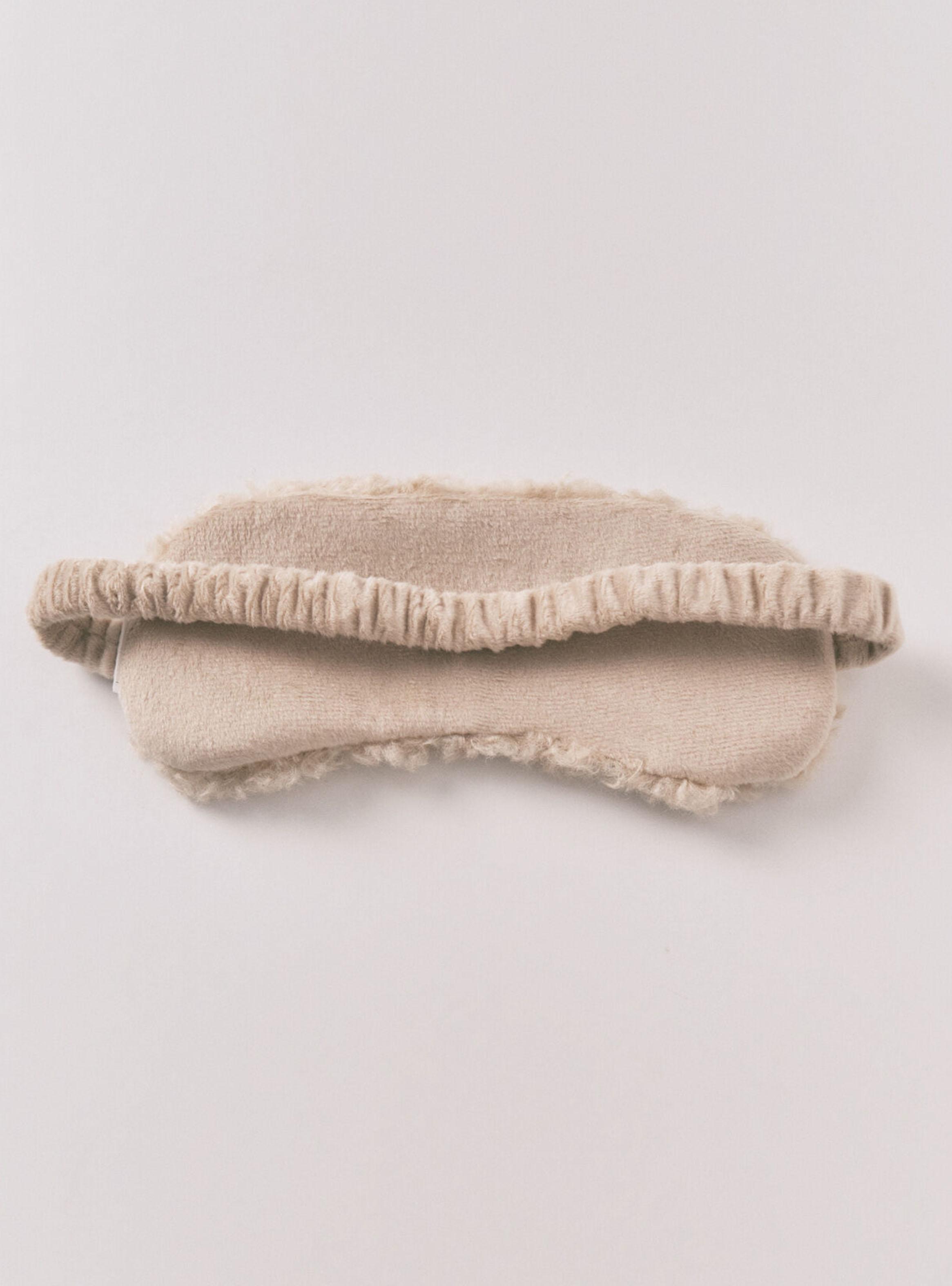 Pack Regalo Pantuflas y Antifaz Corderito Snoopy-2