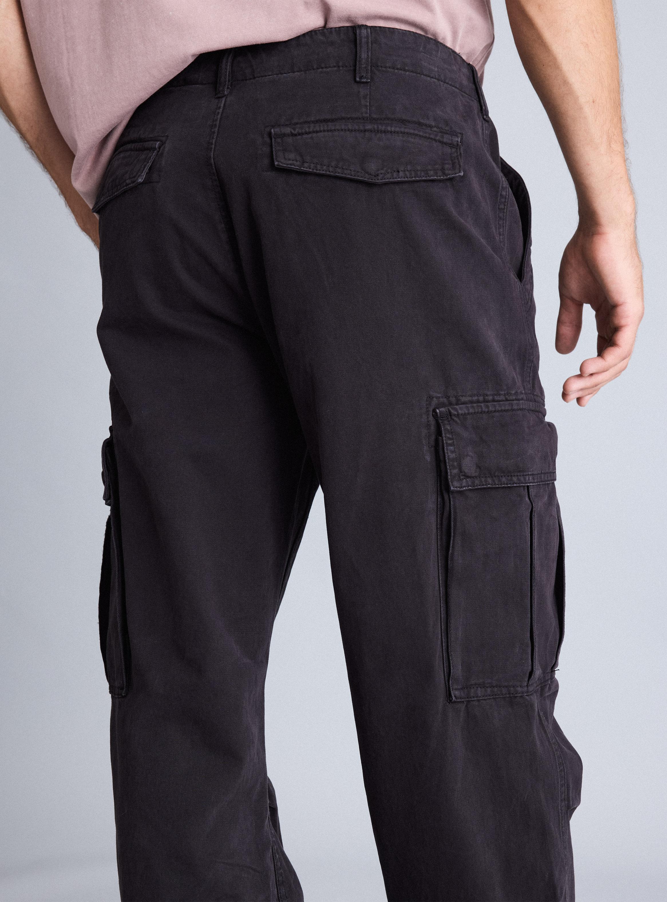 Pantalón Cargo Relajado-3