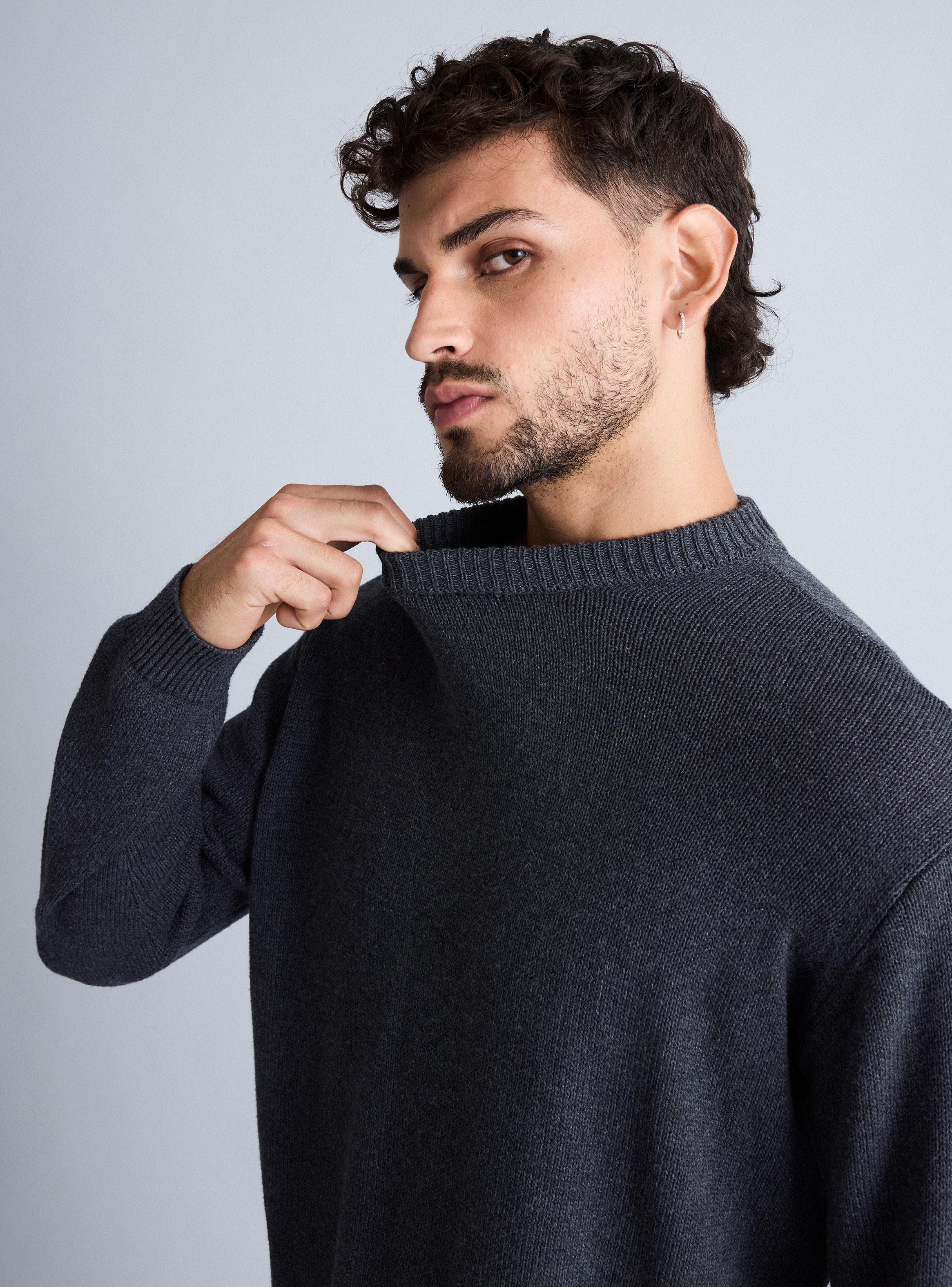 Sweater Cuello Redondo Intarsia Texto Espalda-2