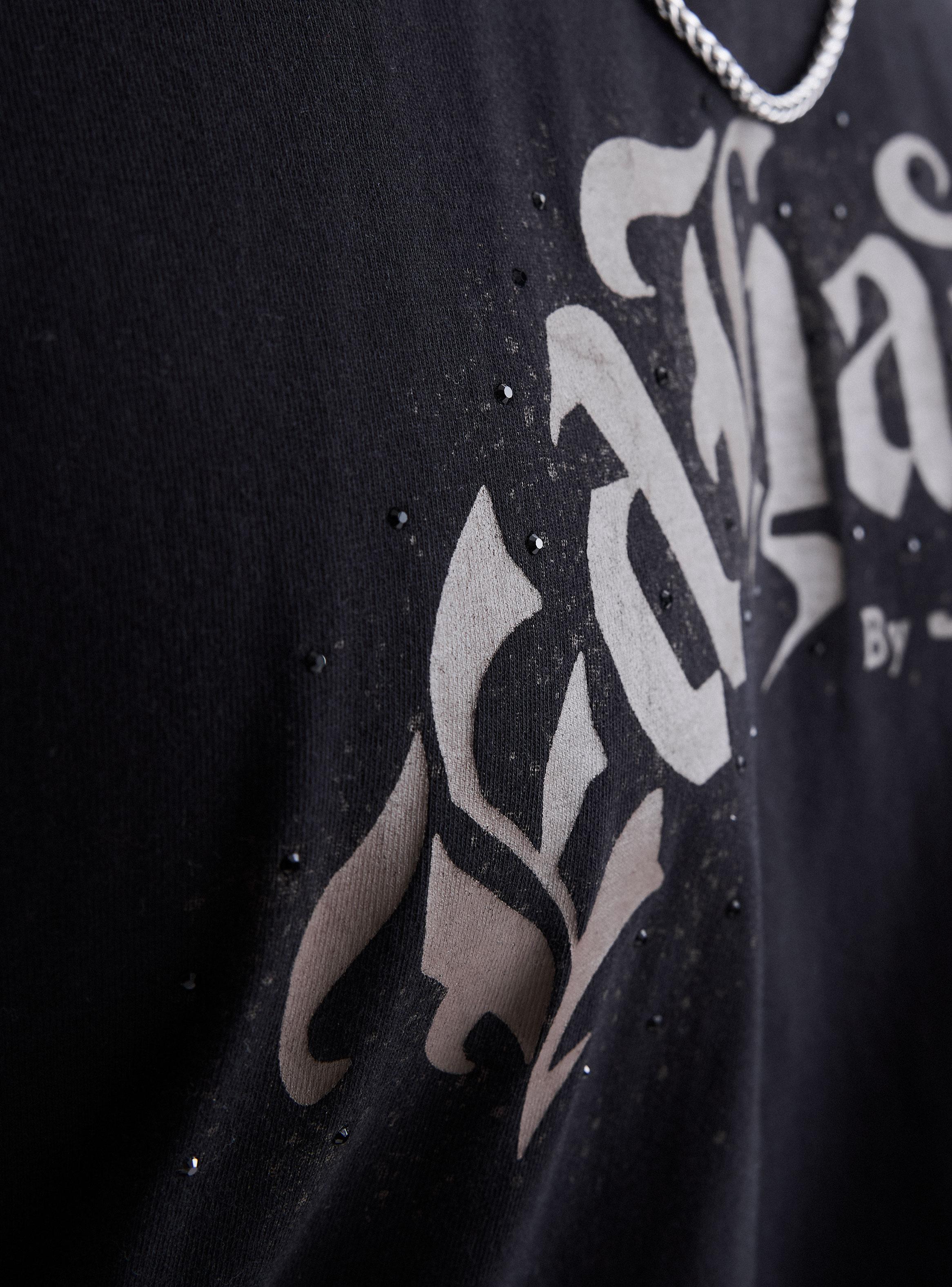 Polera Ed Hardy Estampado con Brillos y Spray en Costuras-3