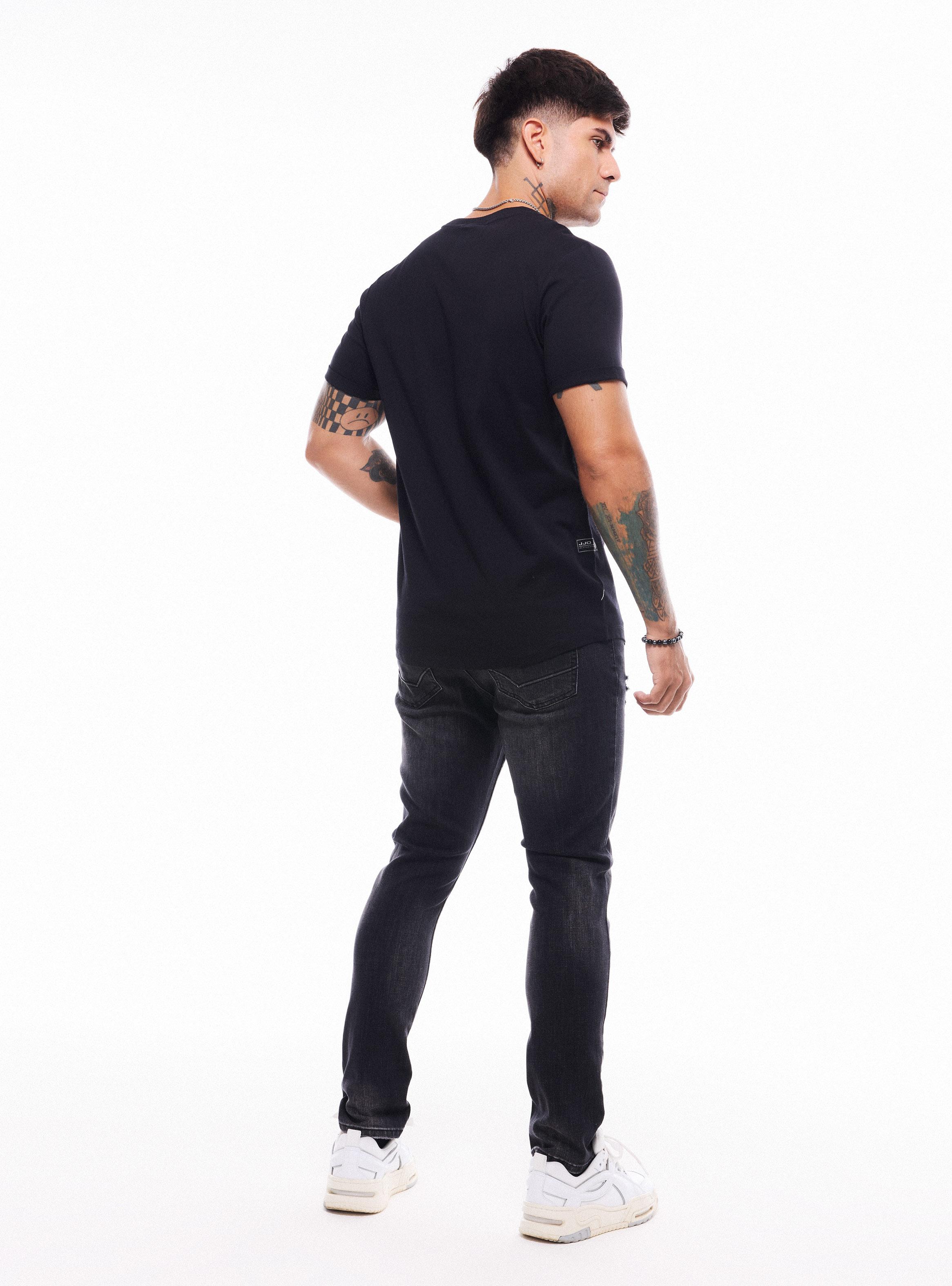 Polera Estampado con Tachas y Flock-5