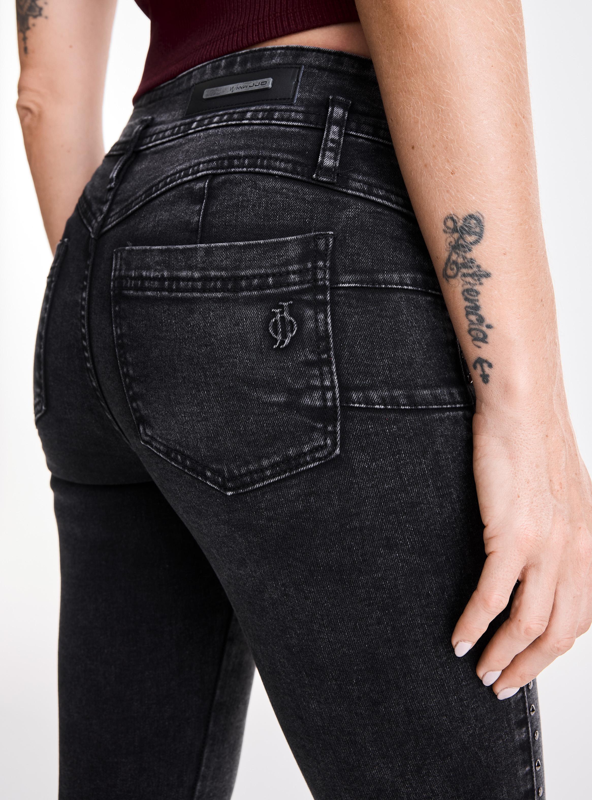 Jeans Push Up Tachas en el Costado-2