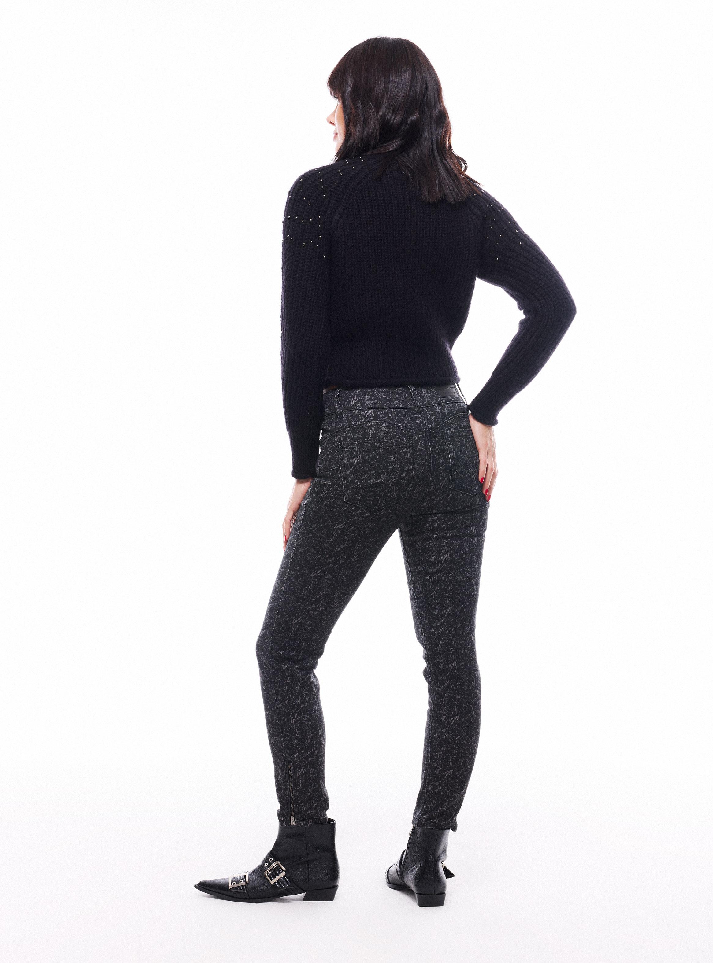 Sweater Punto Ingles con Perlas Metálicas en el Hombro-5