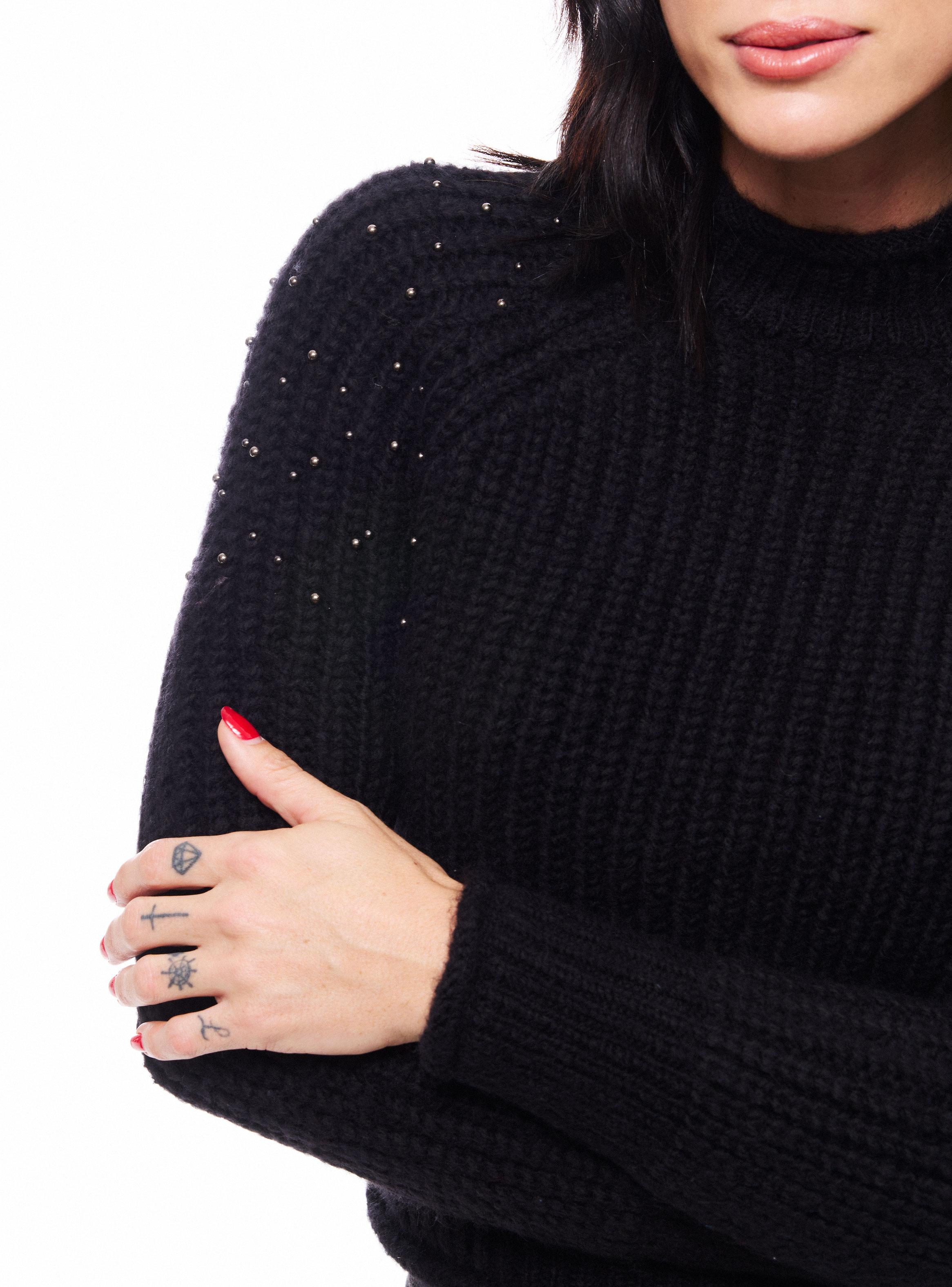 Sweater Punto Ingles con Perlas Metálicas en el Hombro-3