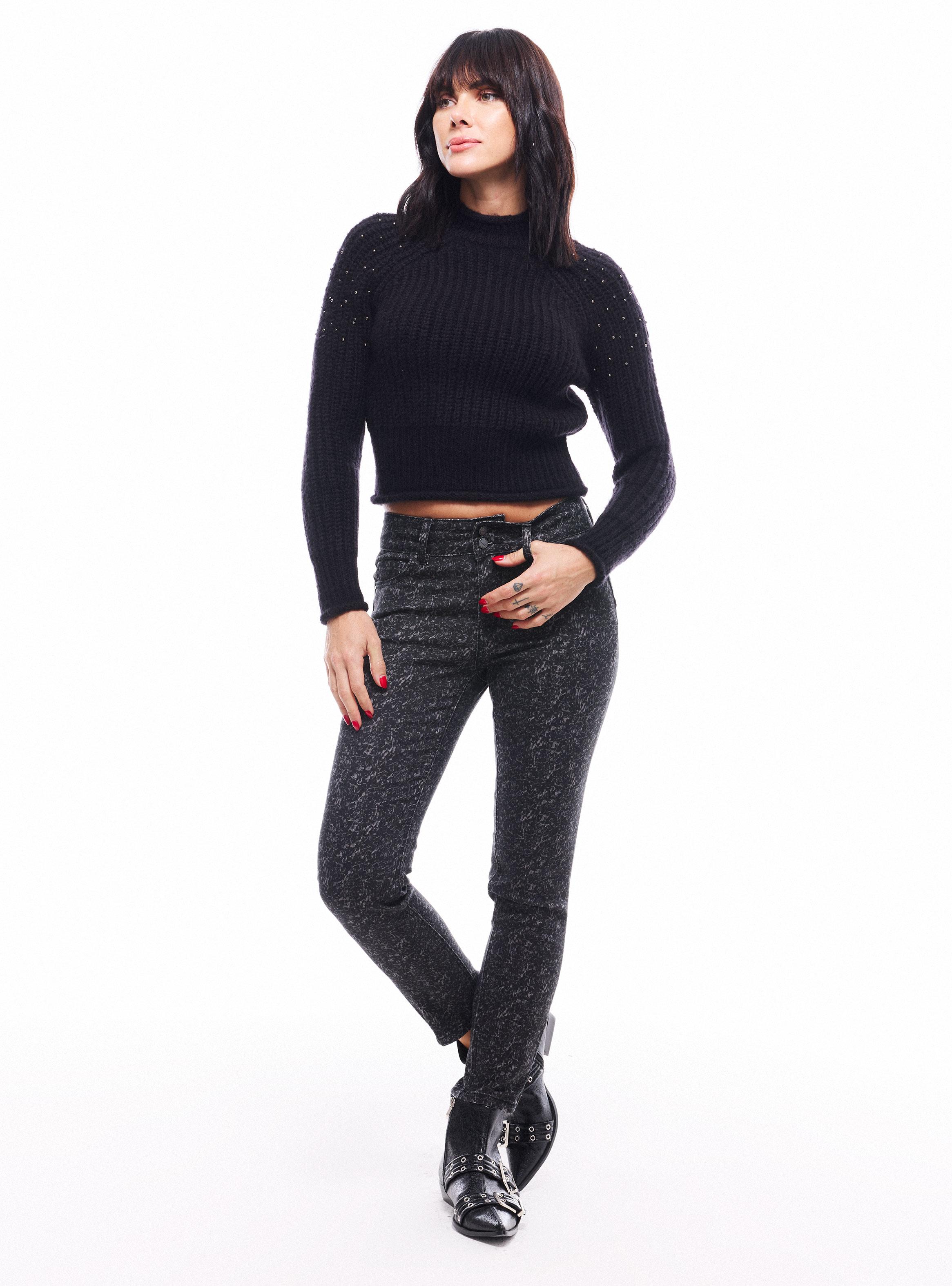 Sweater Punto Ingles con Perlas Metálicas en el Hombro-4