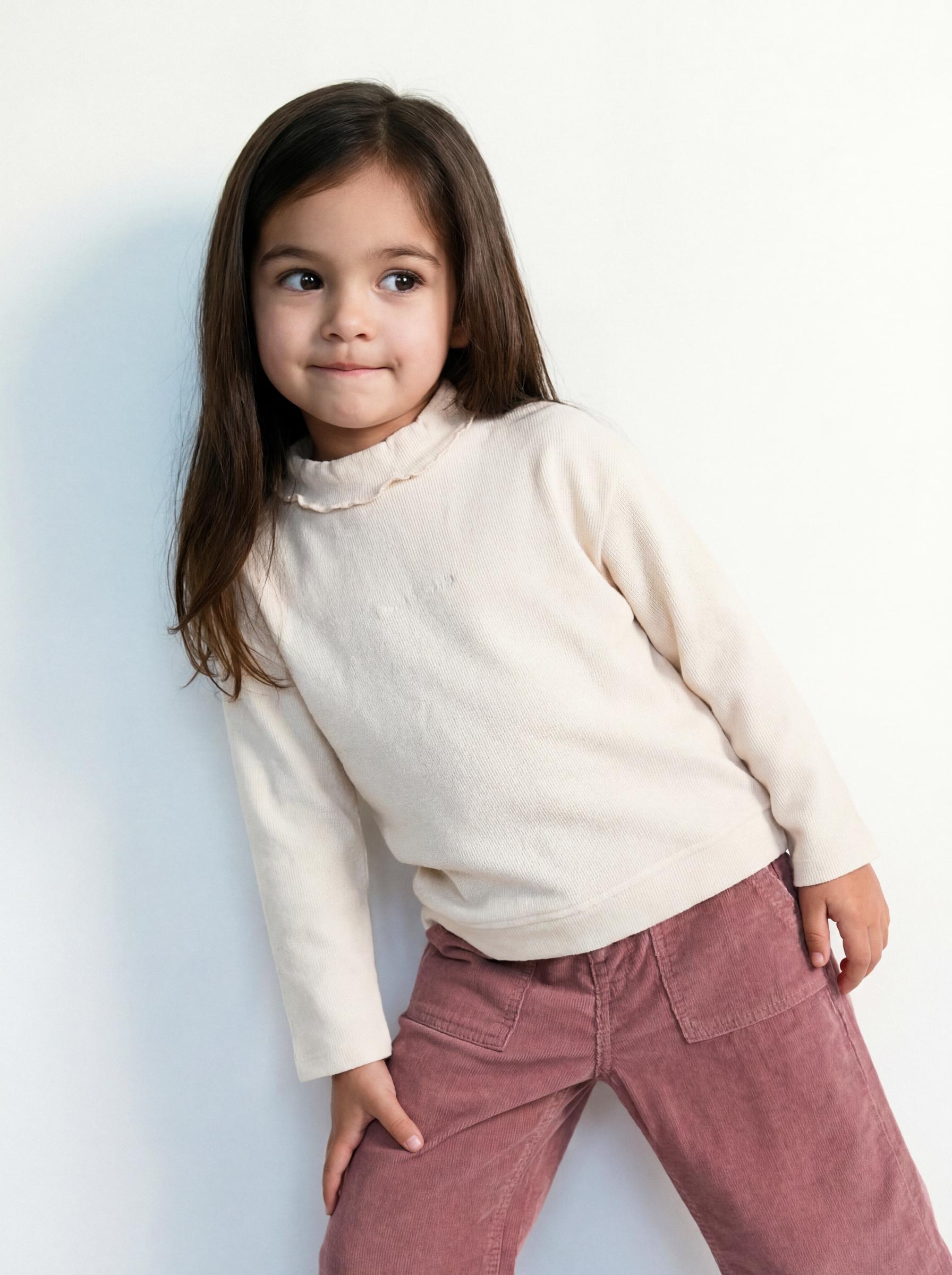 Polera Gruesa con Bordado Niña-0