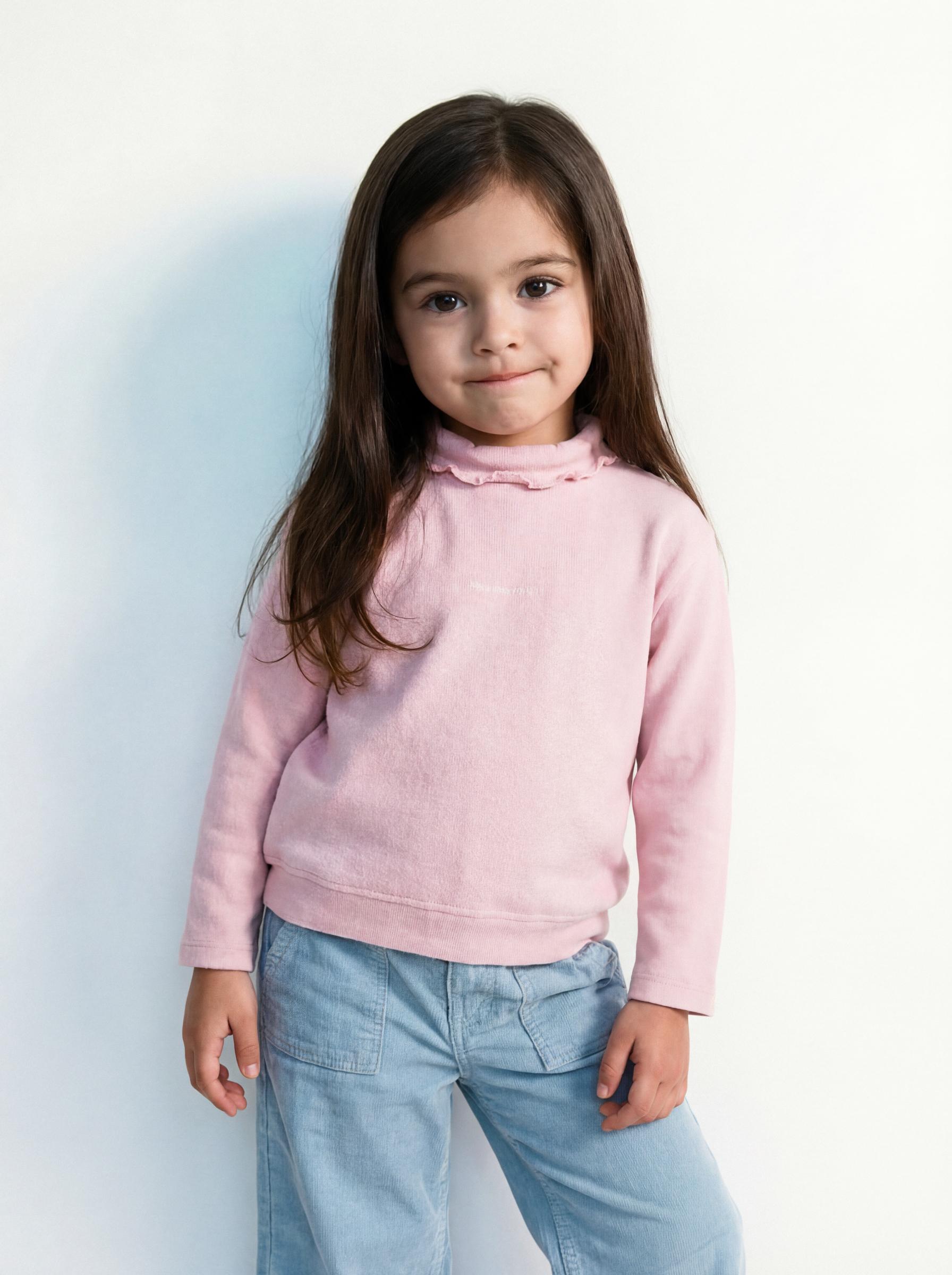 Polera Gruesa con Bordado Niña-0