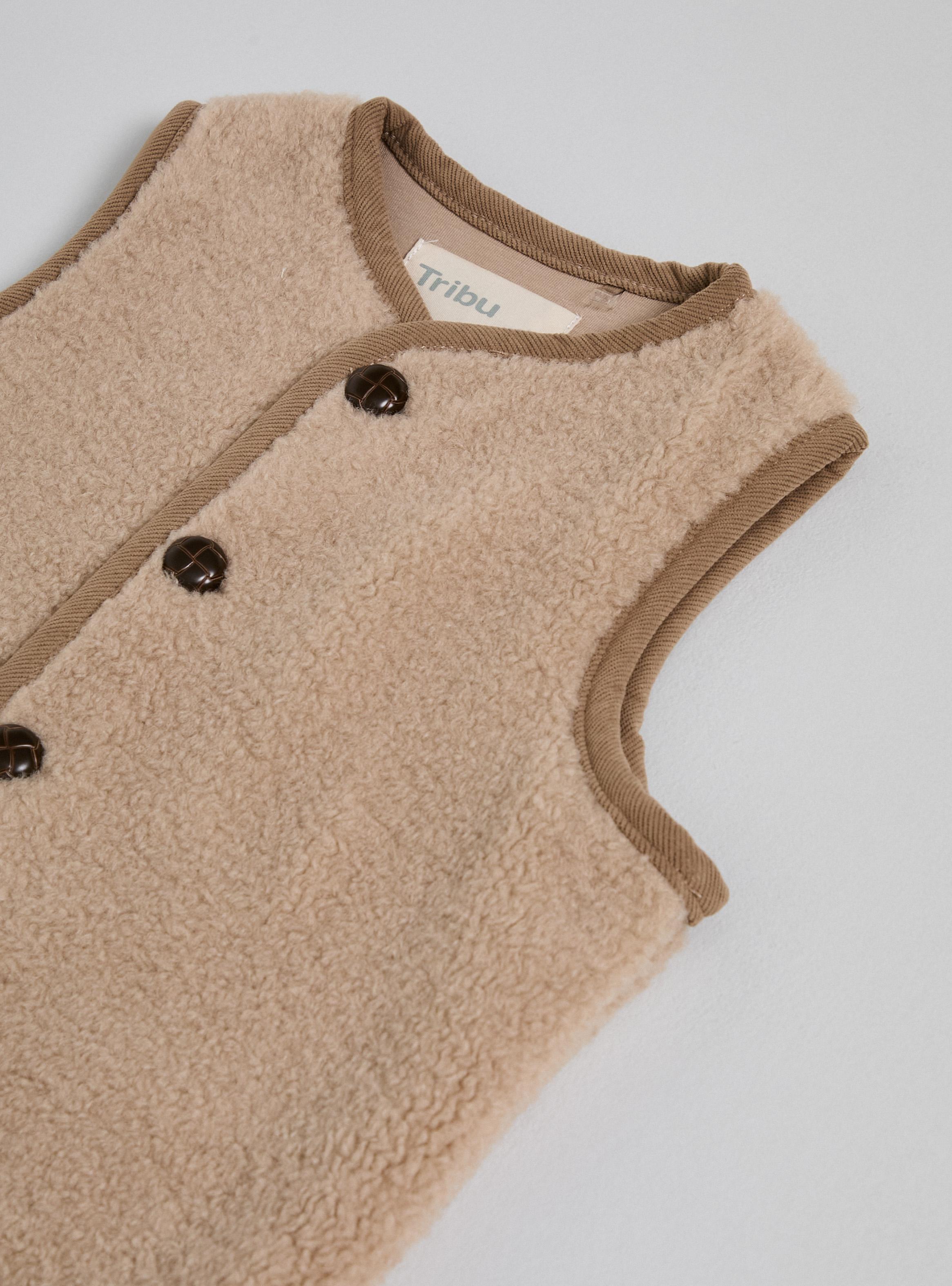 Chaleco sin Mangas con Botones Especiales-3