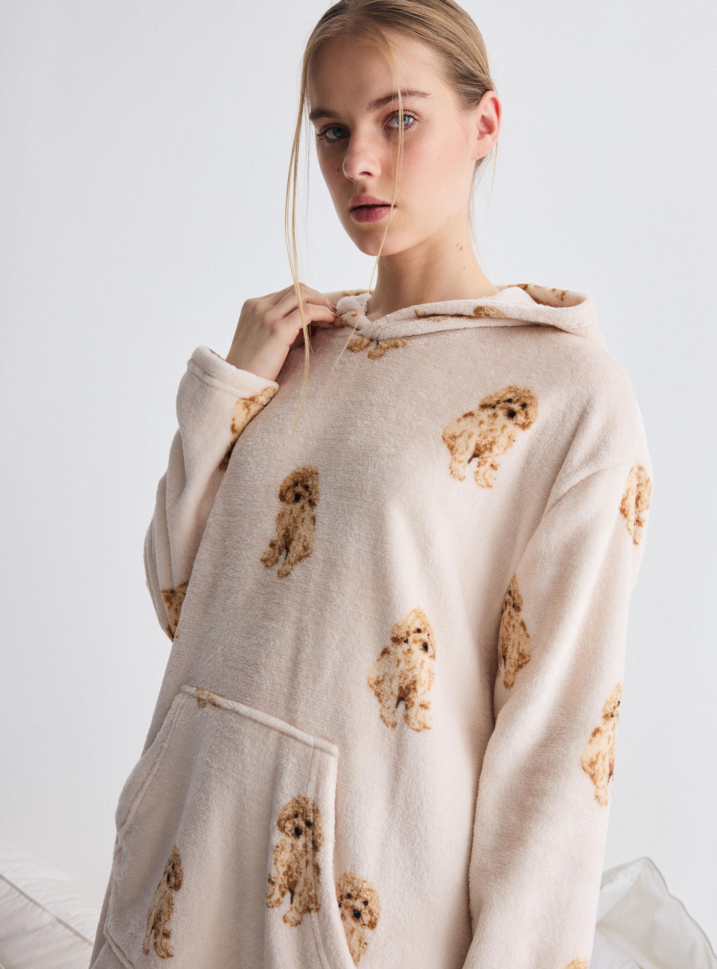 Bata Polerón Coral Fleece Estampado-2