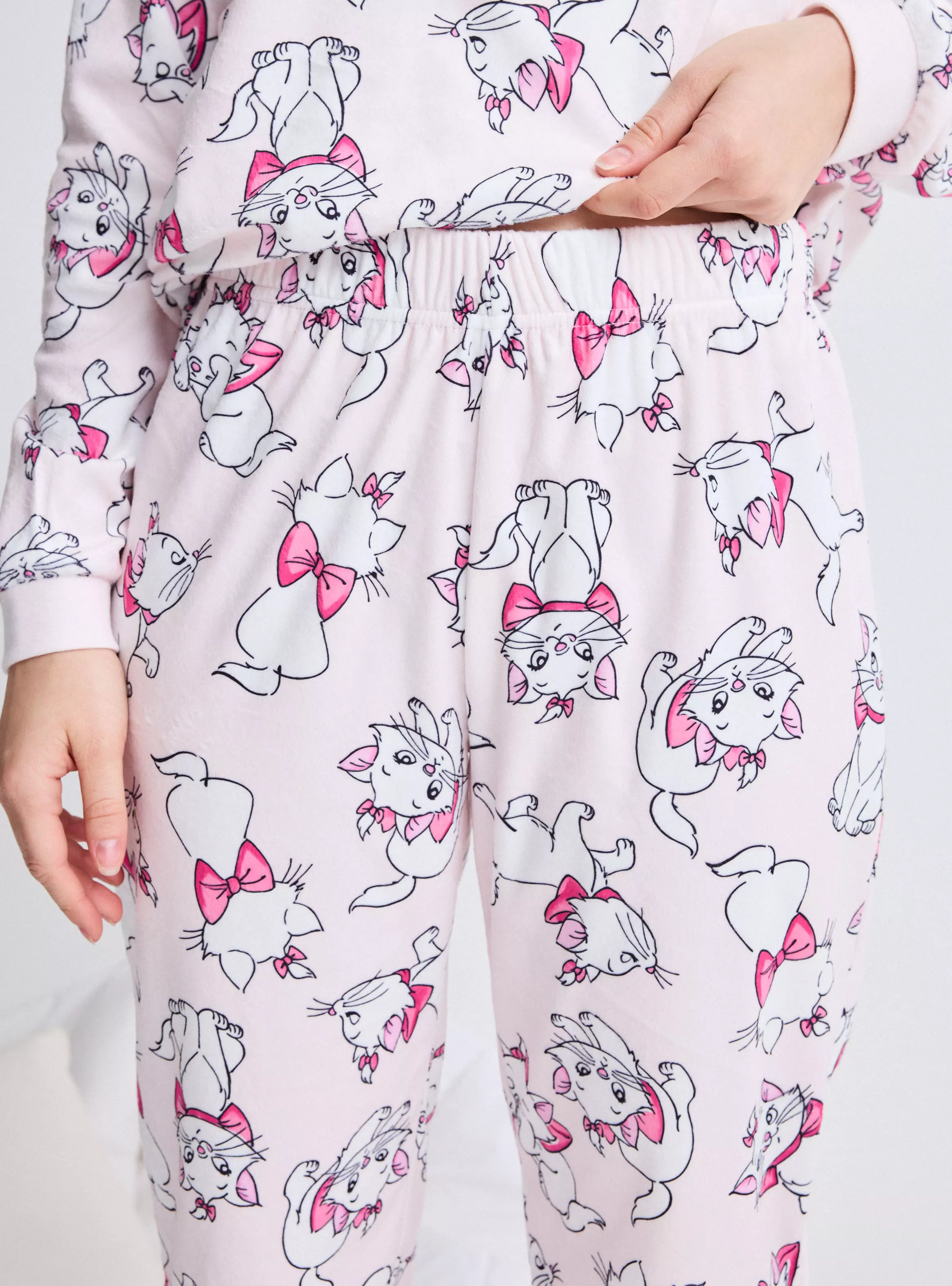 Pijama Disney Marie Tela Velour Suave y Cálida-3