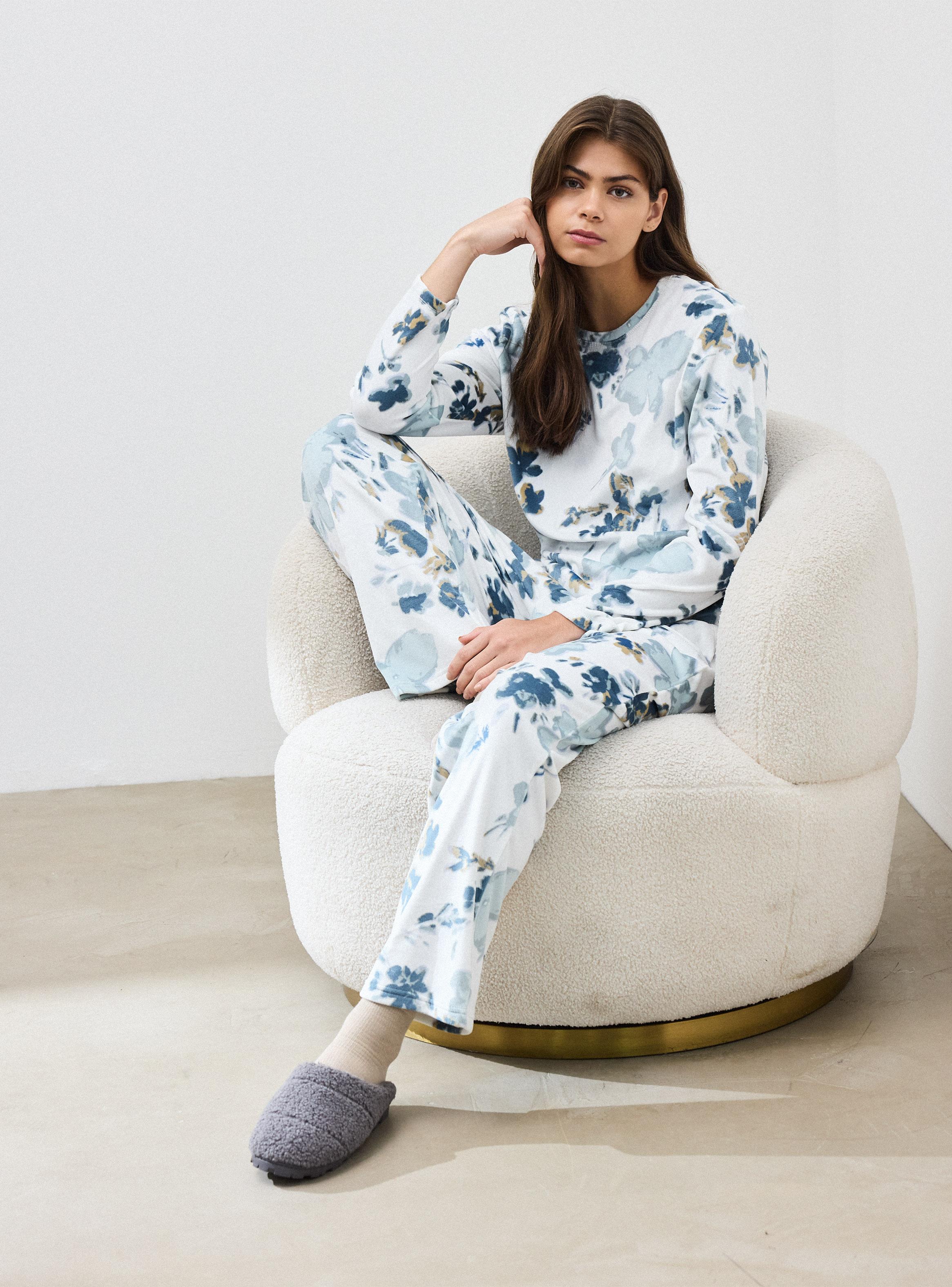Pijama de Velour Diseño Moderno con Estampado Floral-4