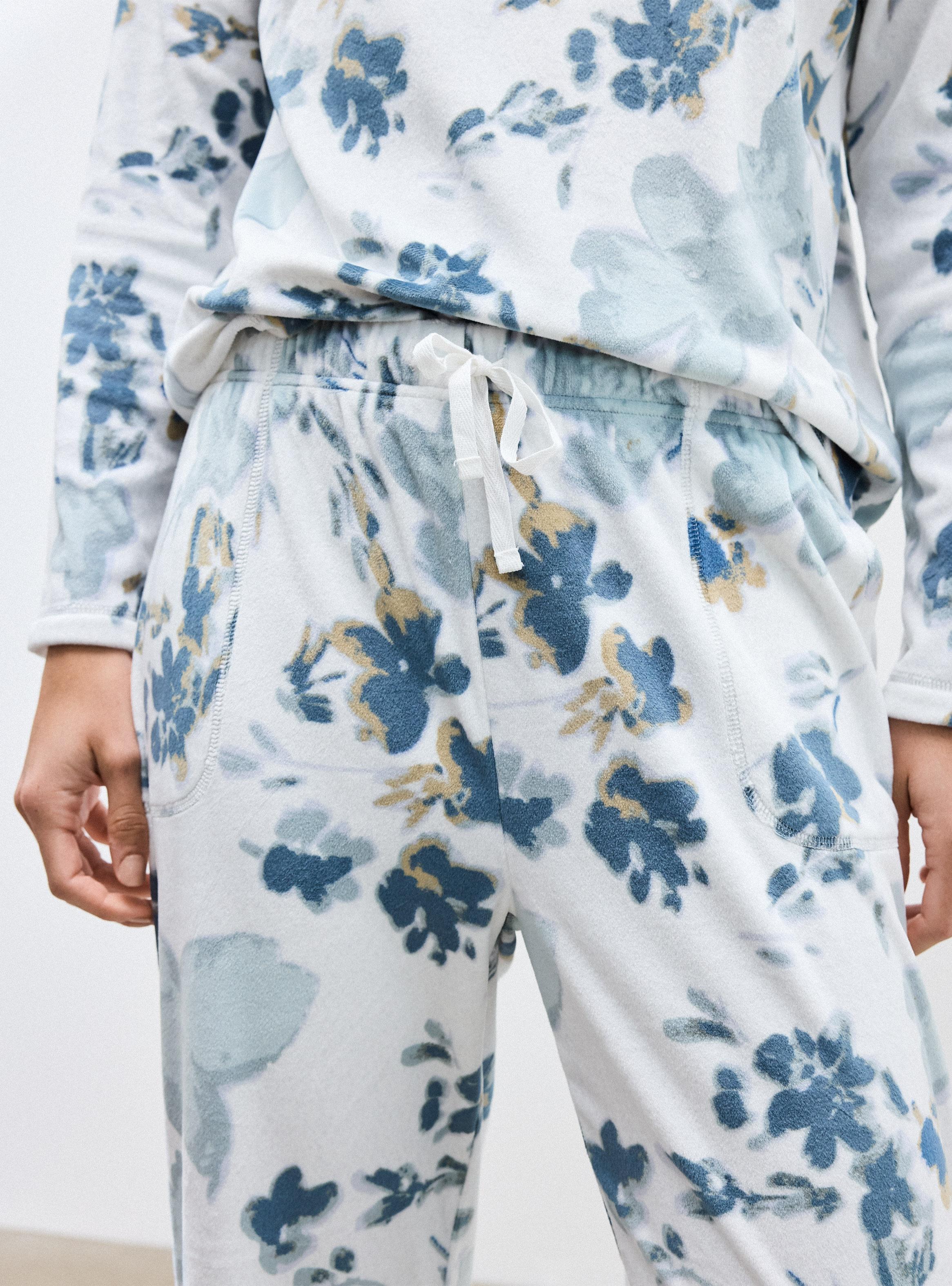 Pijama de Velour Diseño Moderno con Estampado Floral-3