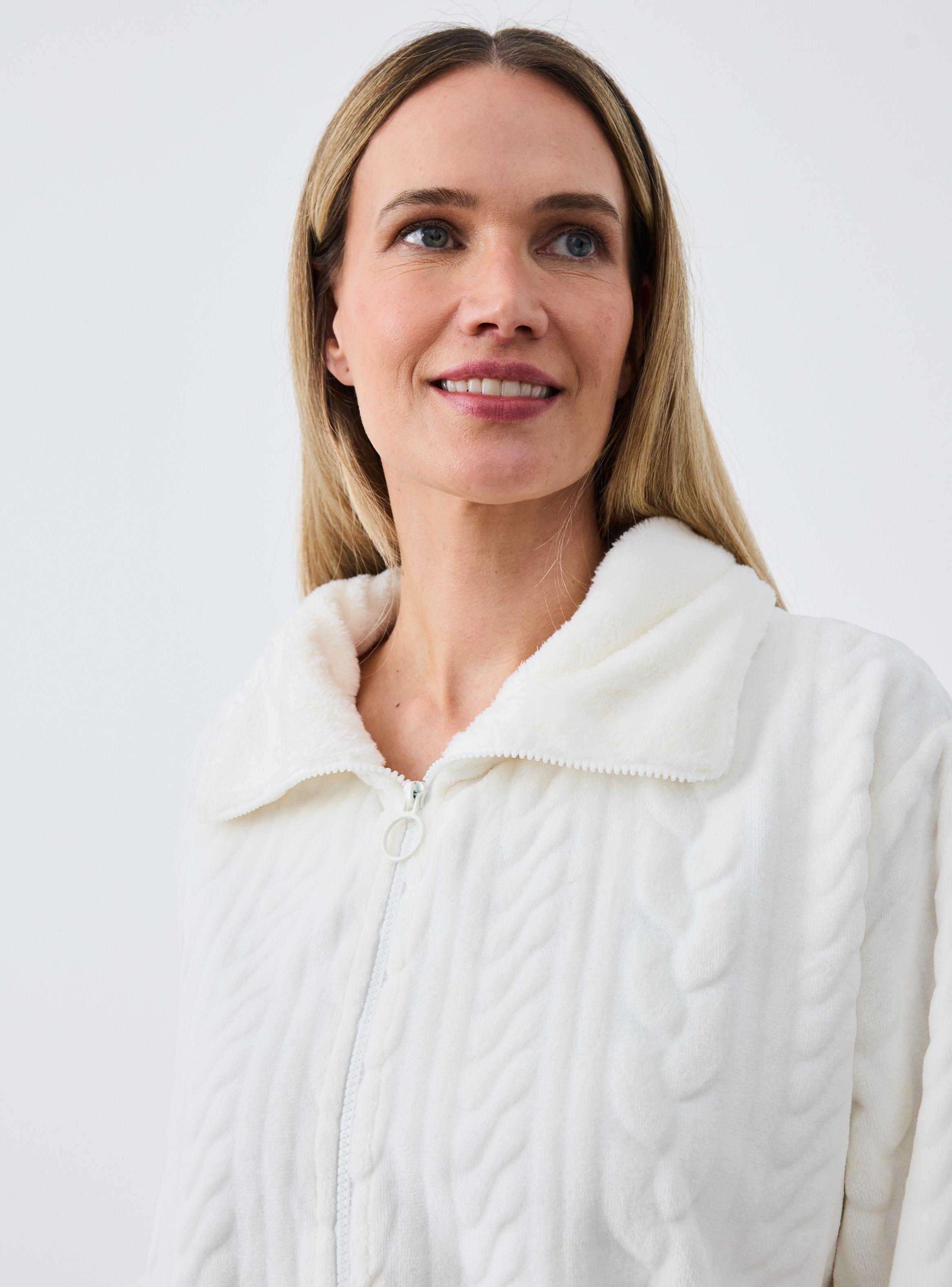 Bata Coral Fleece Emboss con Cierre Detantero-2