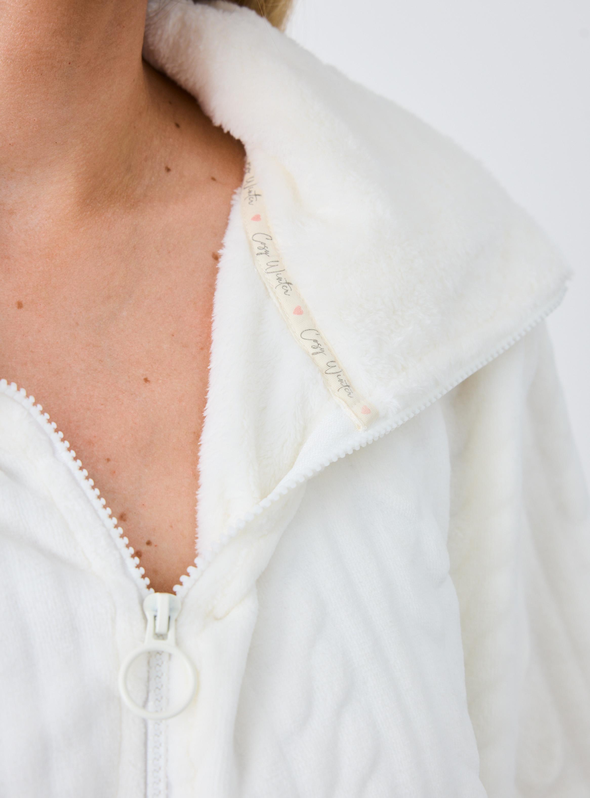 Bata Coral Fleece Emboss con Cierre Detantero-3