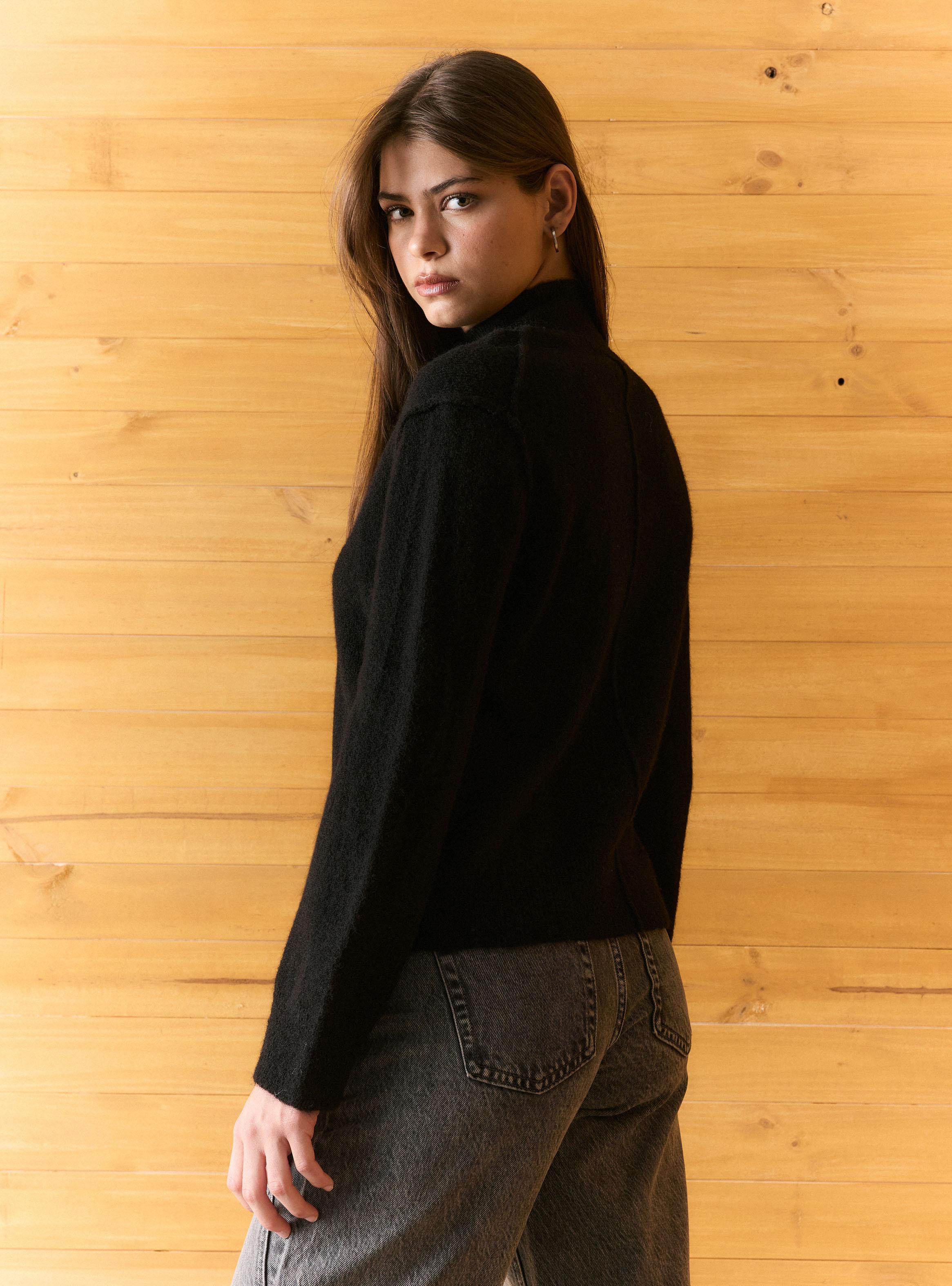 Sweater Liso de Cuello Alto-1