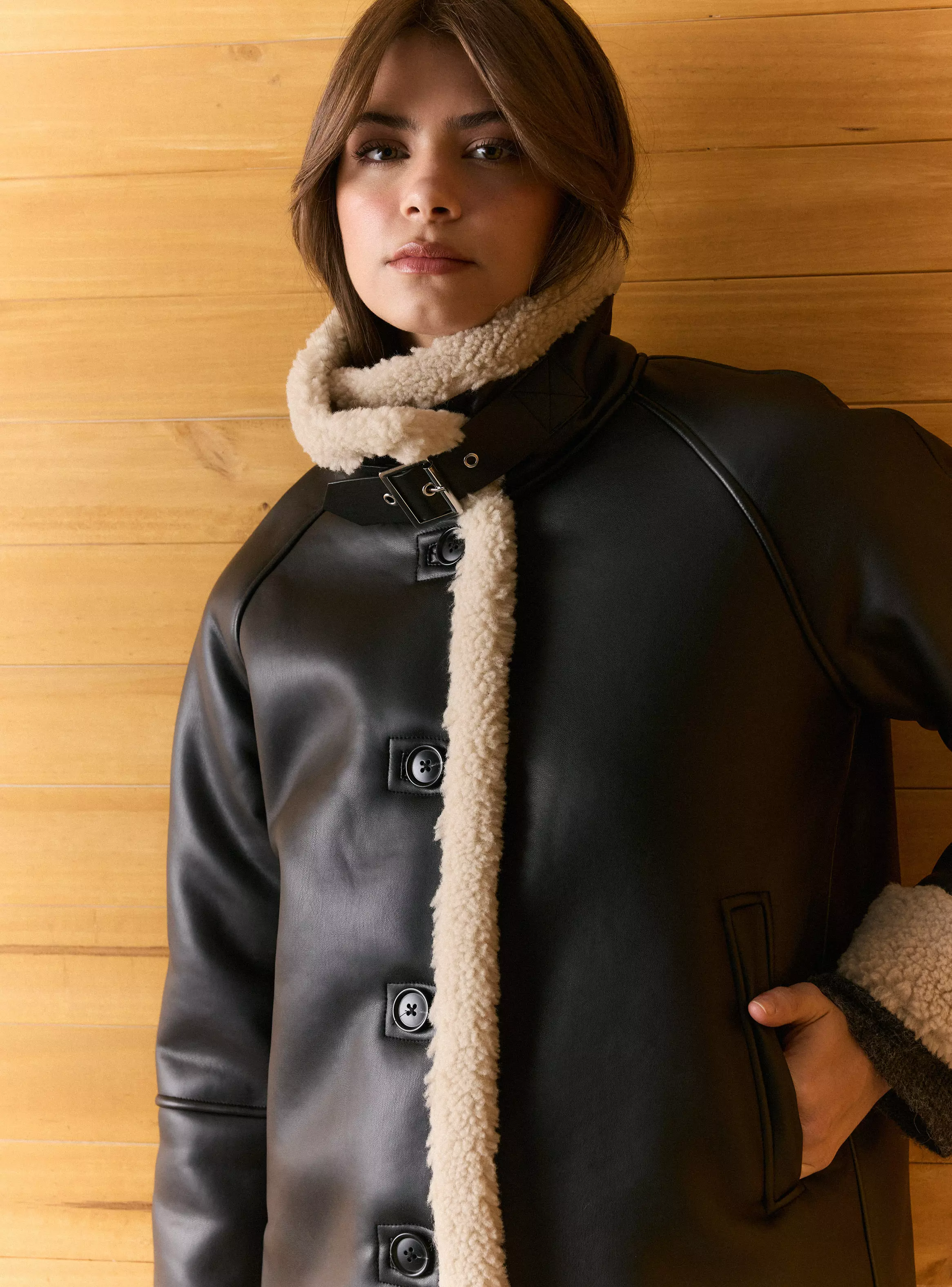 Chaqueta Bonded Cuello Alto Efecto Cuero Interior Borrego-2