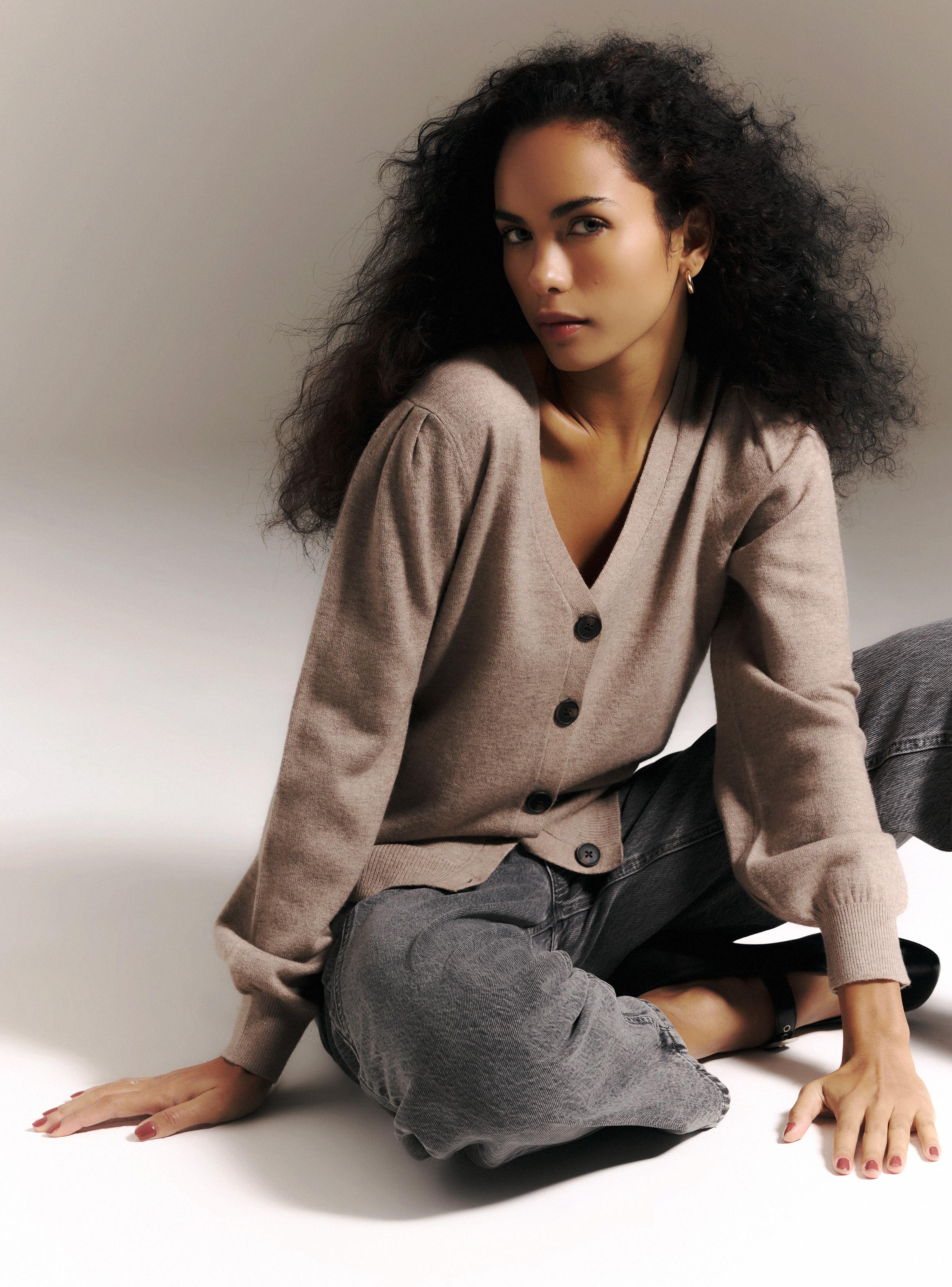 Cárdigan Escote en V y Manga Globo de Lana Merino-2